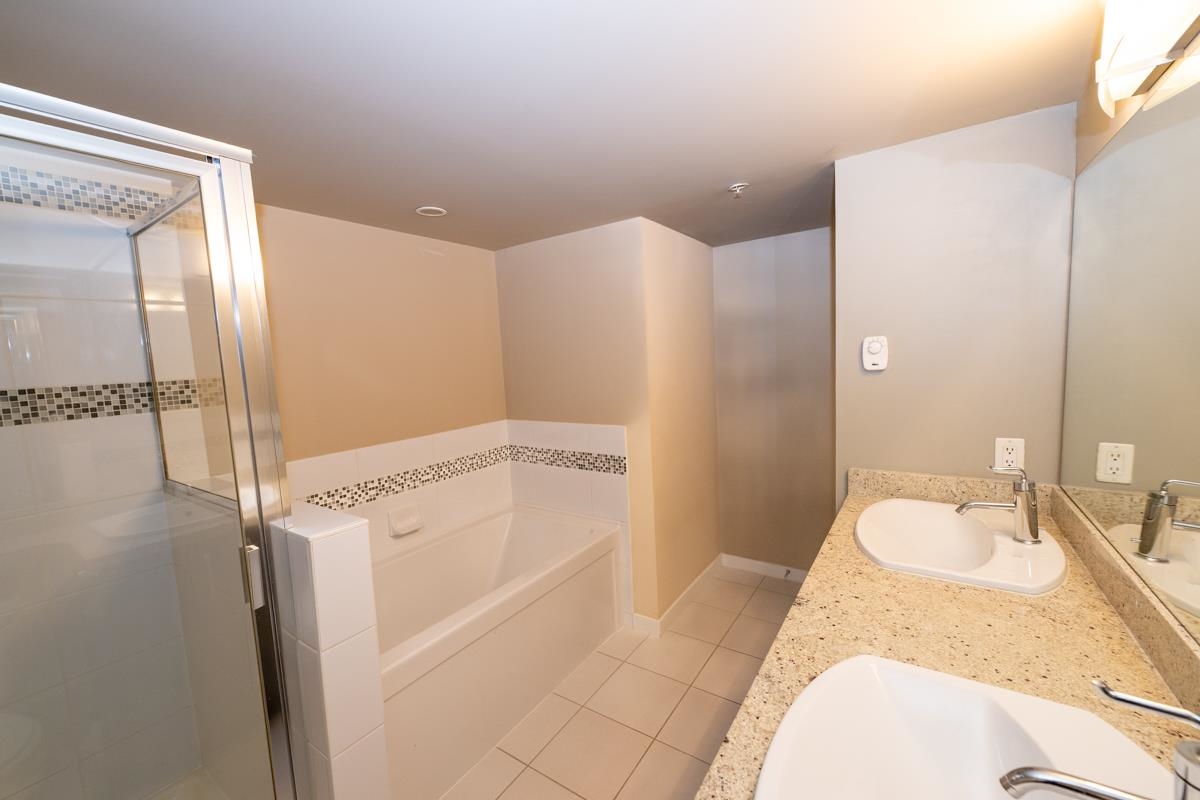 233 9288 ODLIN ROAD Unit: 233