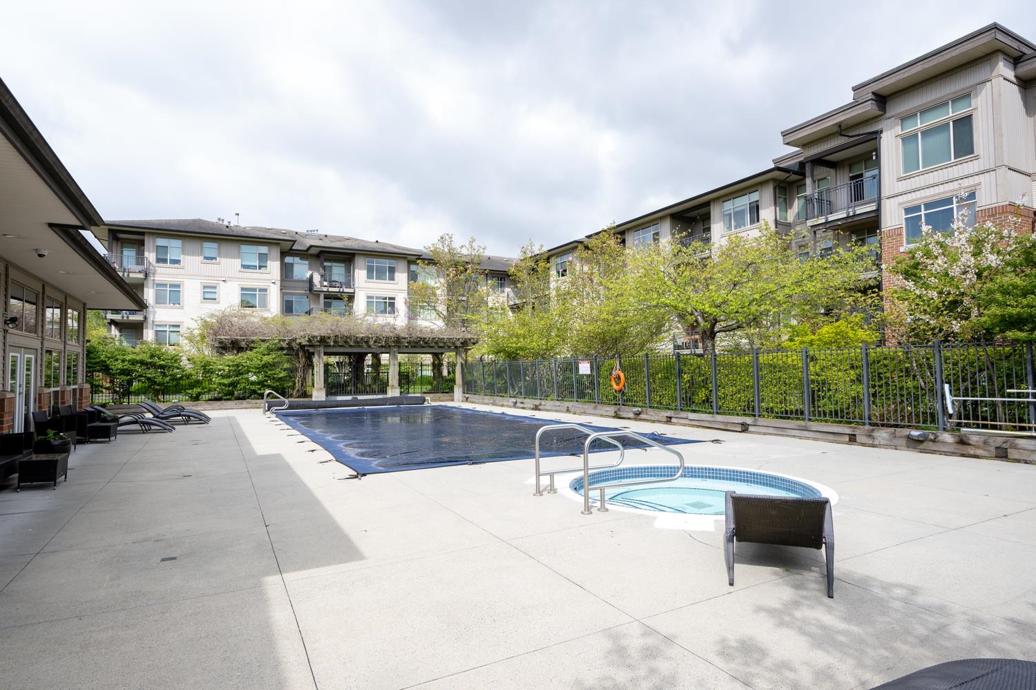 233 9288 ODLIN ROAD Unit: 233