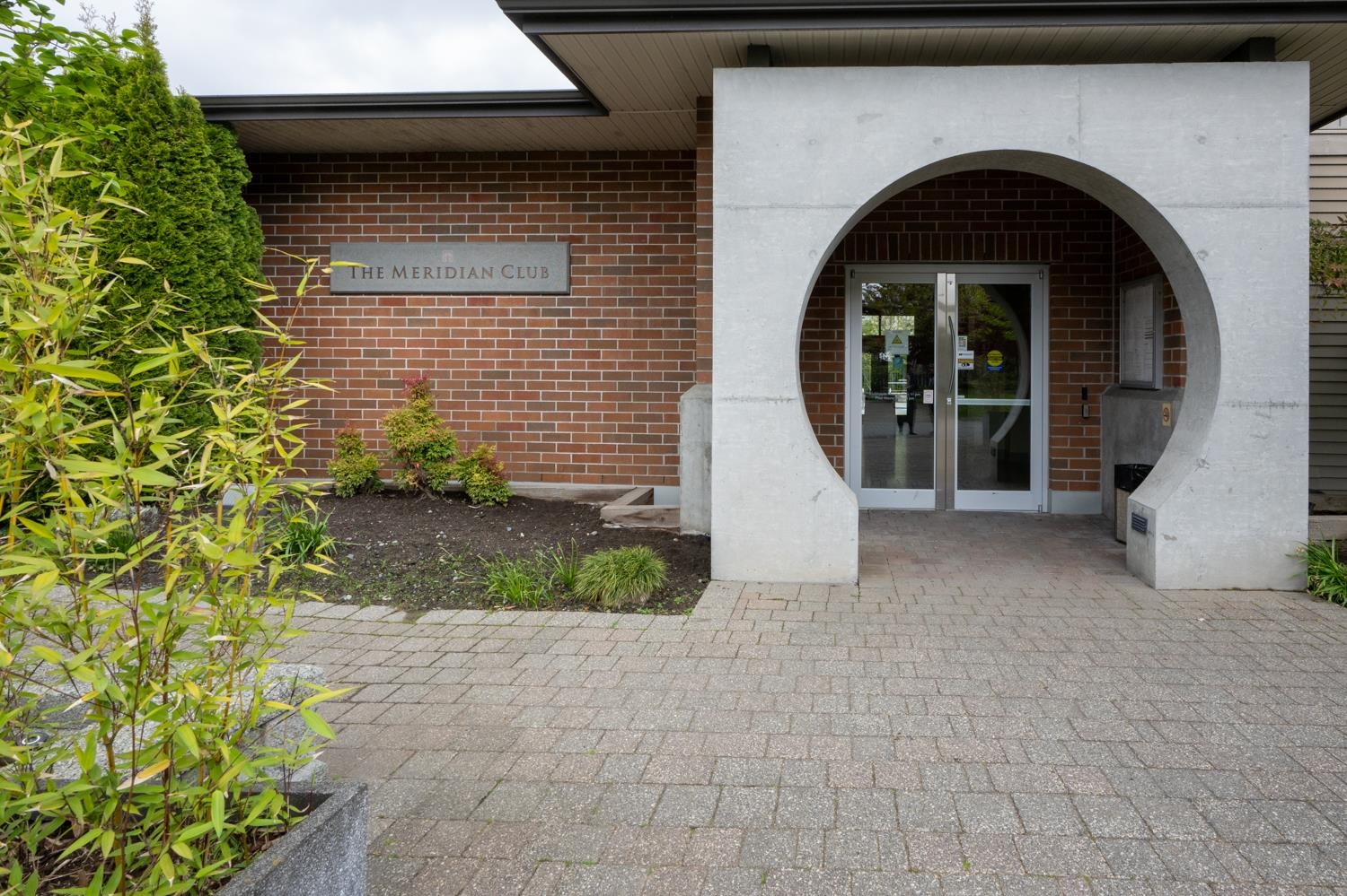 233 9288 ODLIN ROAD Unit: 233
