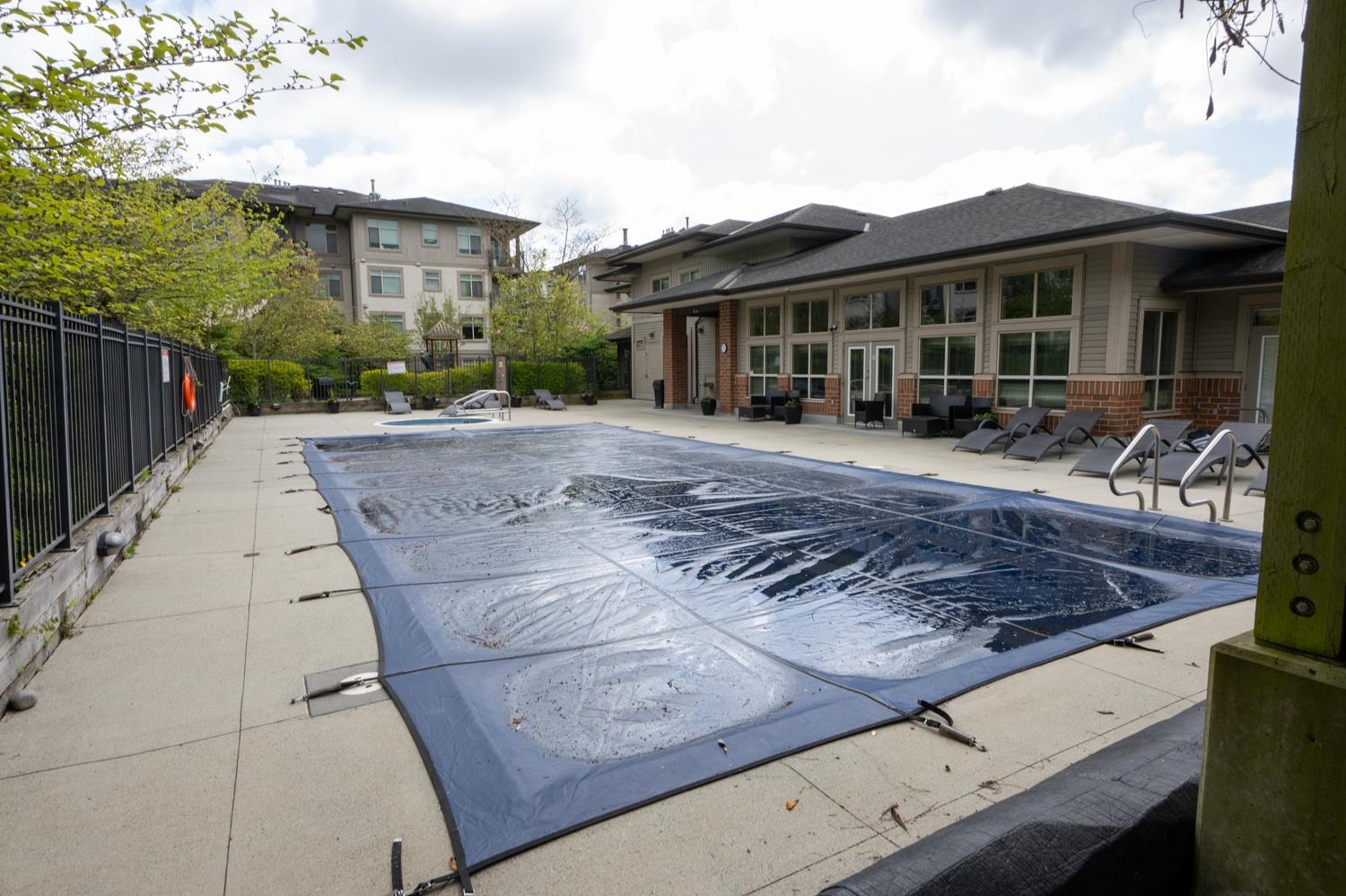 233 9288 ODLIN ROAD Unit: 233
