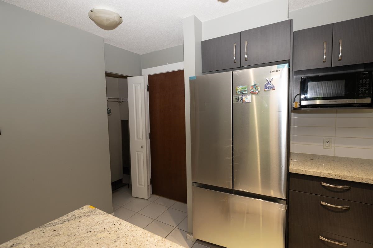 233 9288 ODLIN ROAD Unit: 233