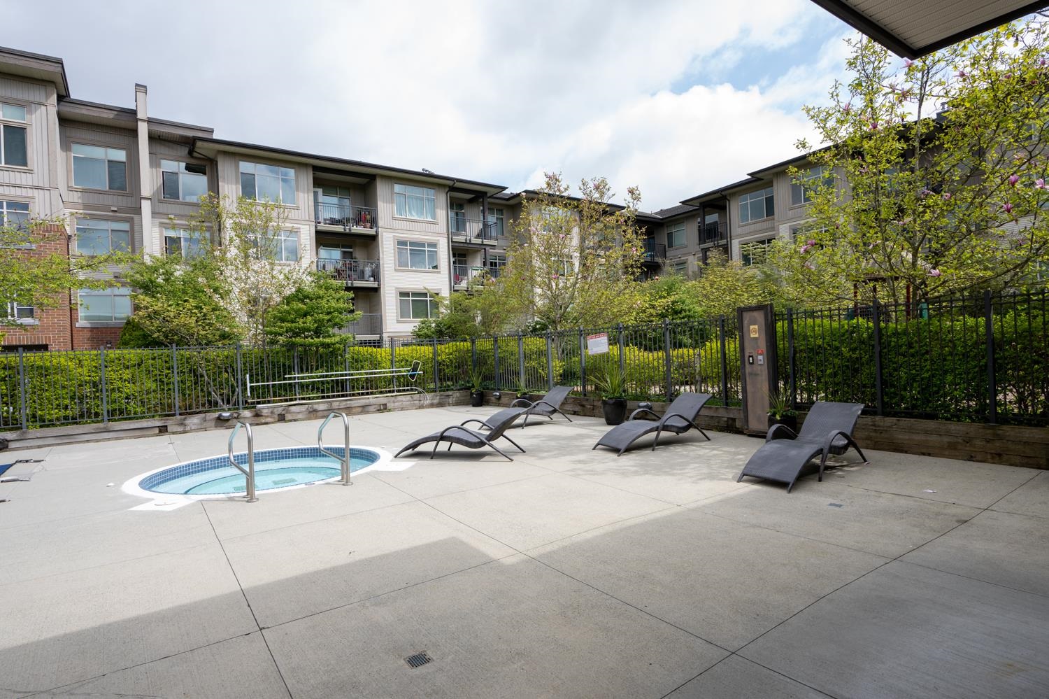 233 9288 ODLIN ROAD Unit: 233