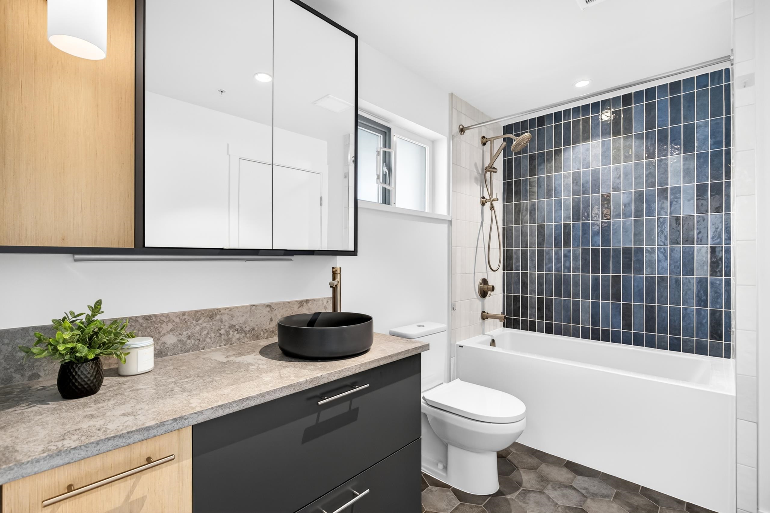 311 251 BOUNDARY BAY ROAD Unit: 311