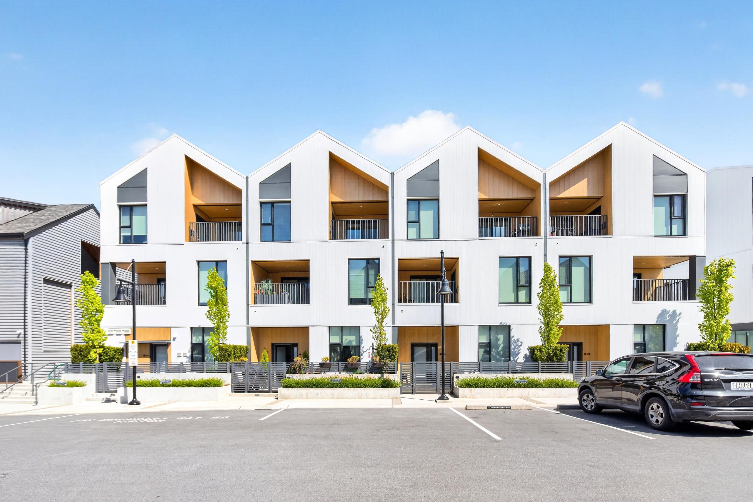 311 251 BOUNDARY BAY ROAD Unit: 311