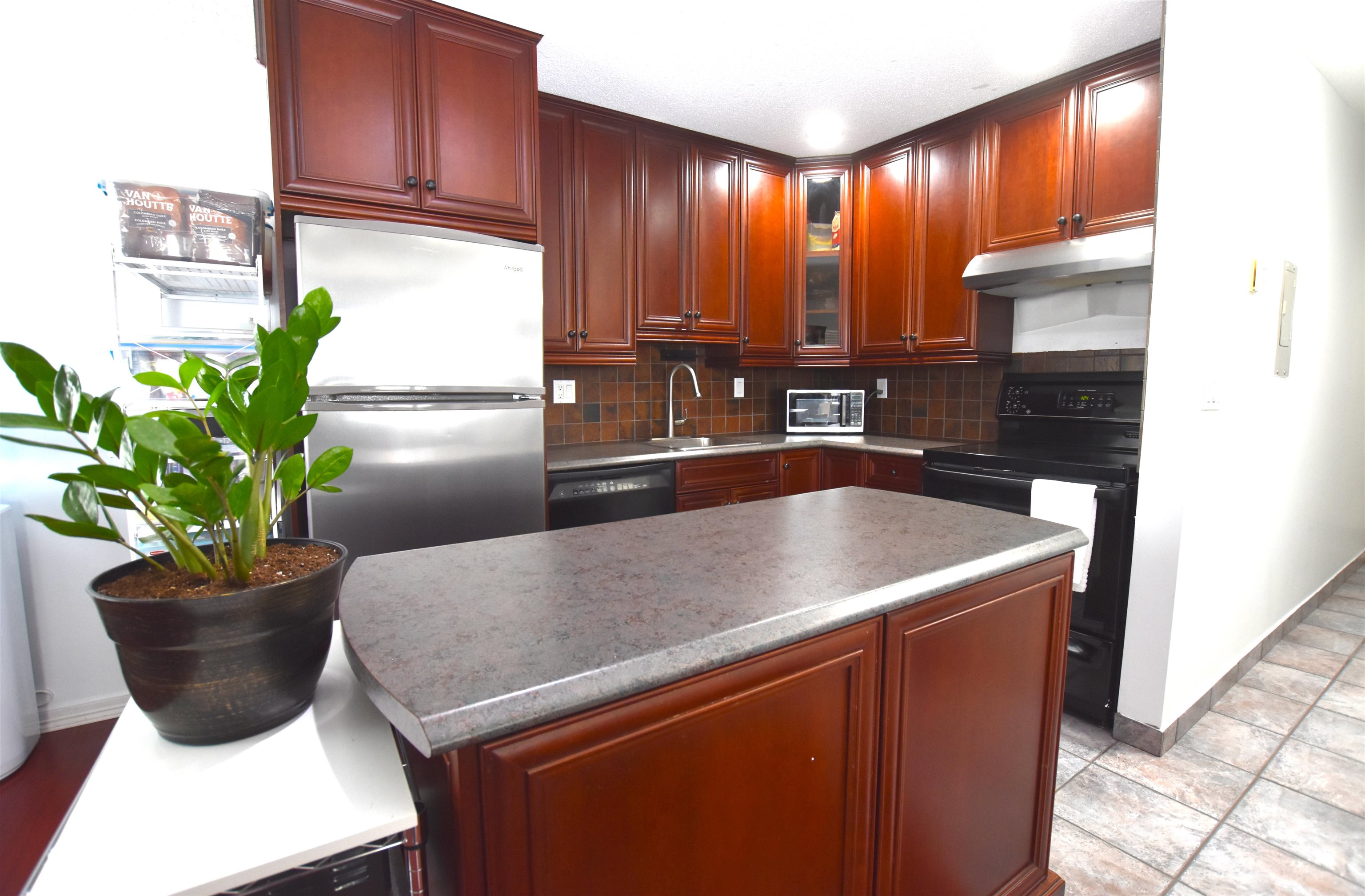 201 1320 FIR STREET Unit: 201