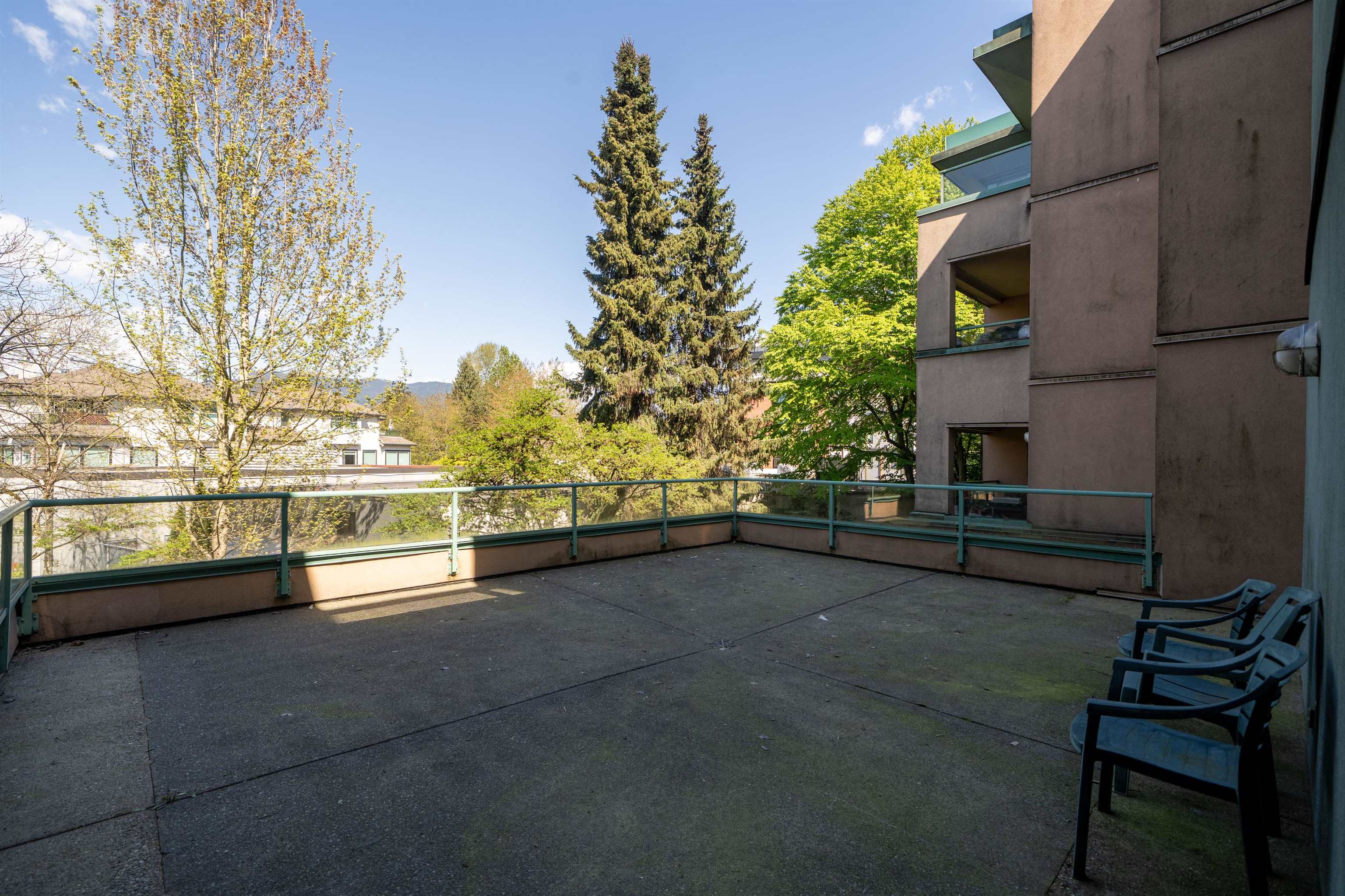 207 223 MOUNTAIN HIGHWAY Unit: 207
