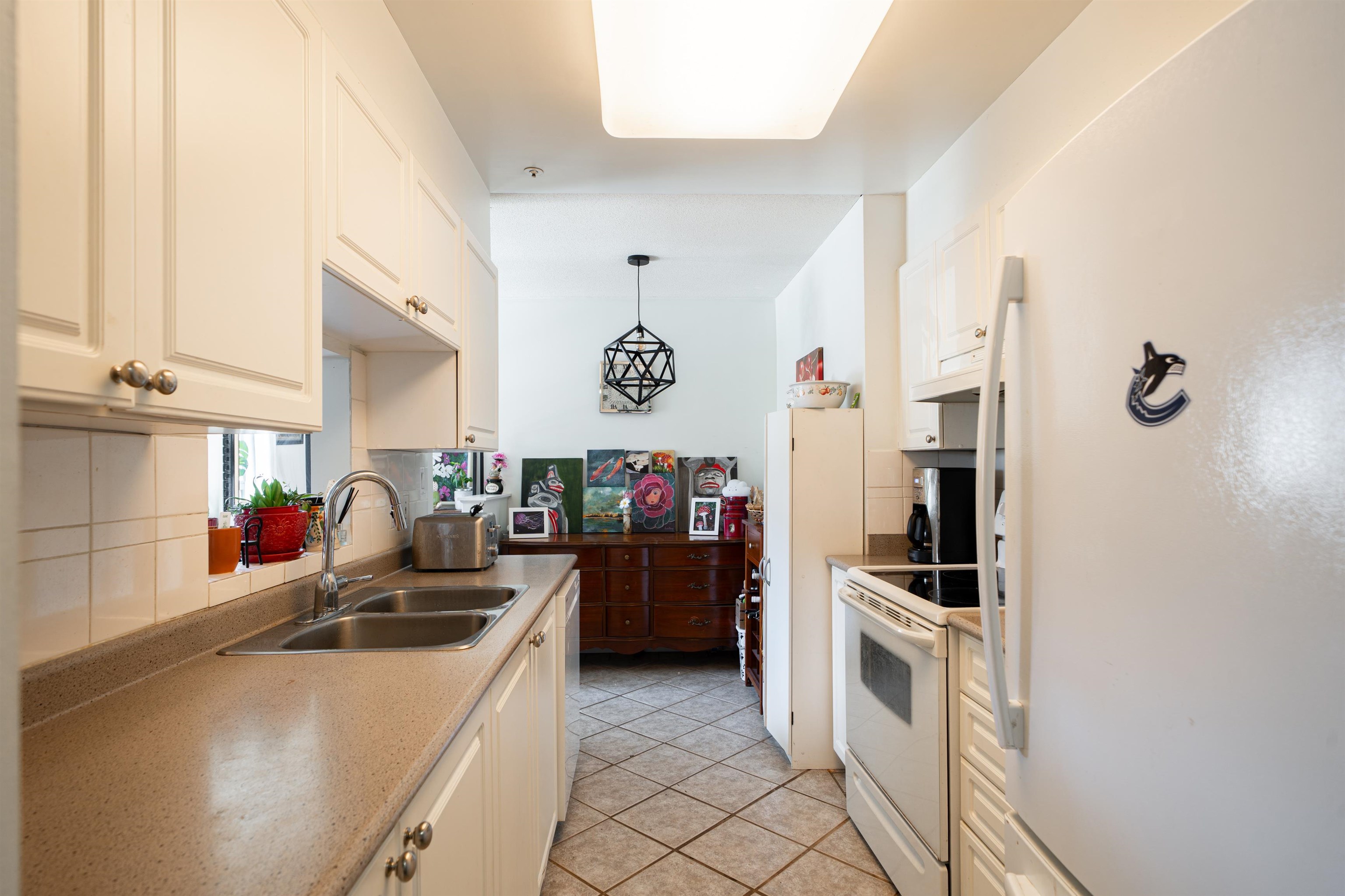 207 223 MOUNTAIN HIGHWAY Unit: 207