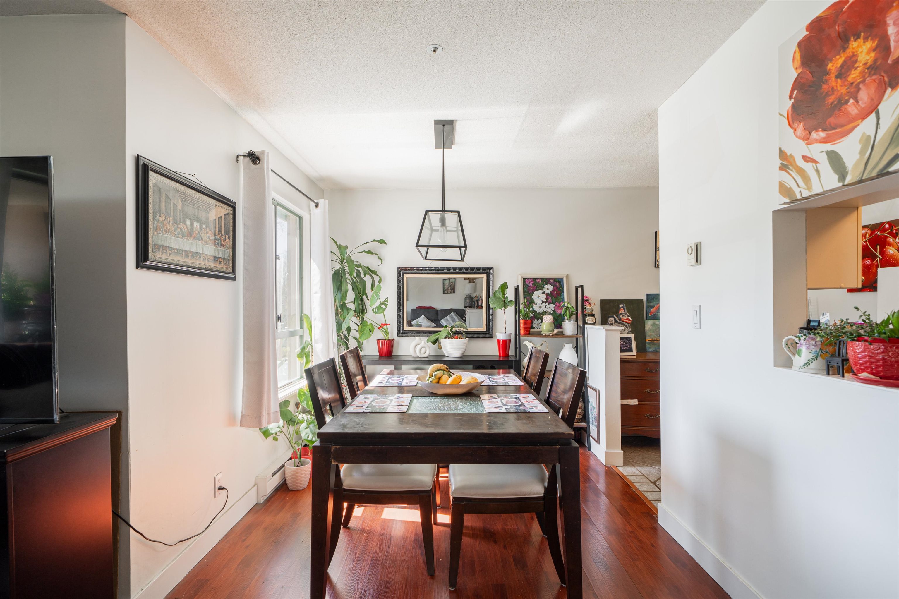 207 223 MOUNTAIN HIGHWAY Unit: 207