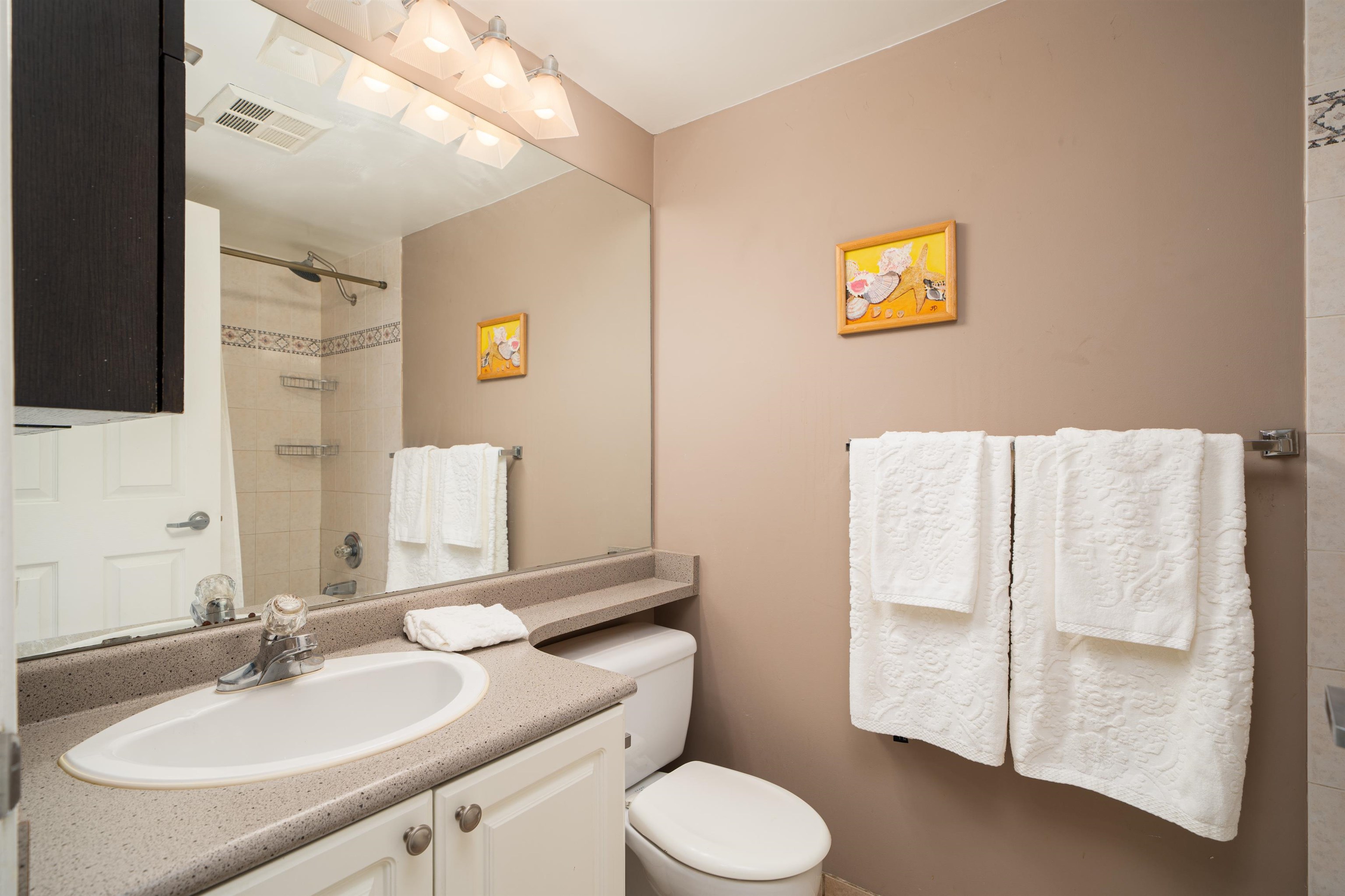 207 223 MOUNTAIN HIGHWAY Unit: 207