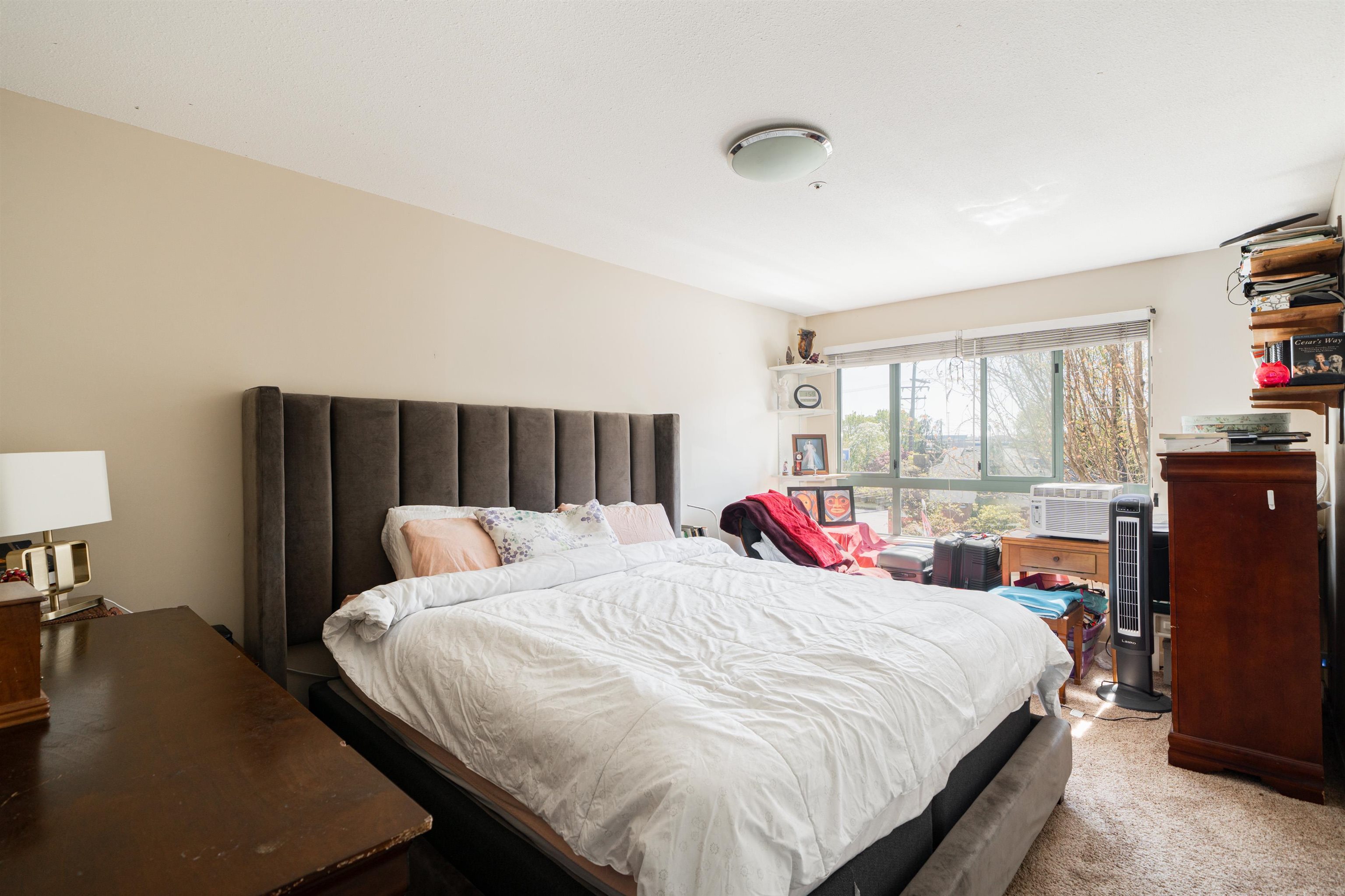 207 223 MOUNTAIN HIGHWAY Unit: 207