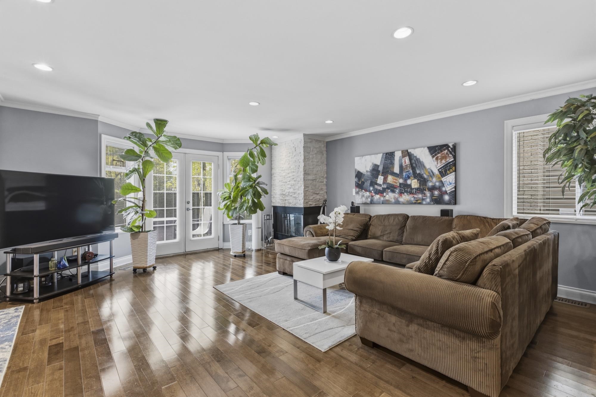 31 W 15TH AVENUE