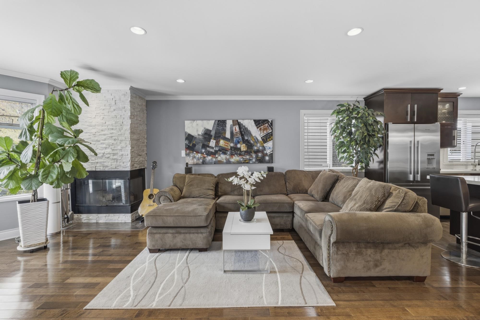 31 W 15TH AVENUE