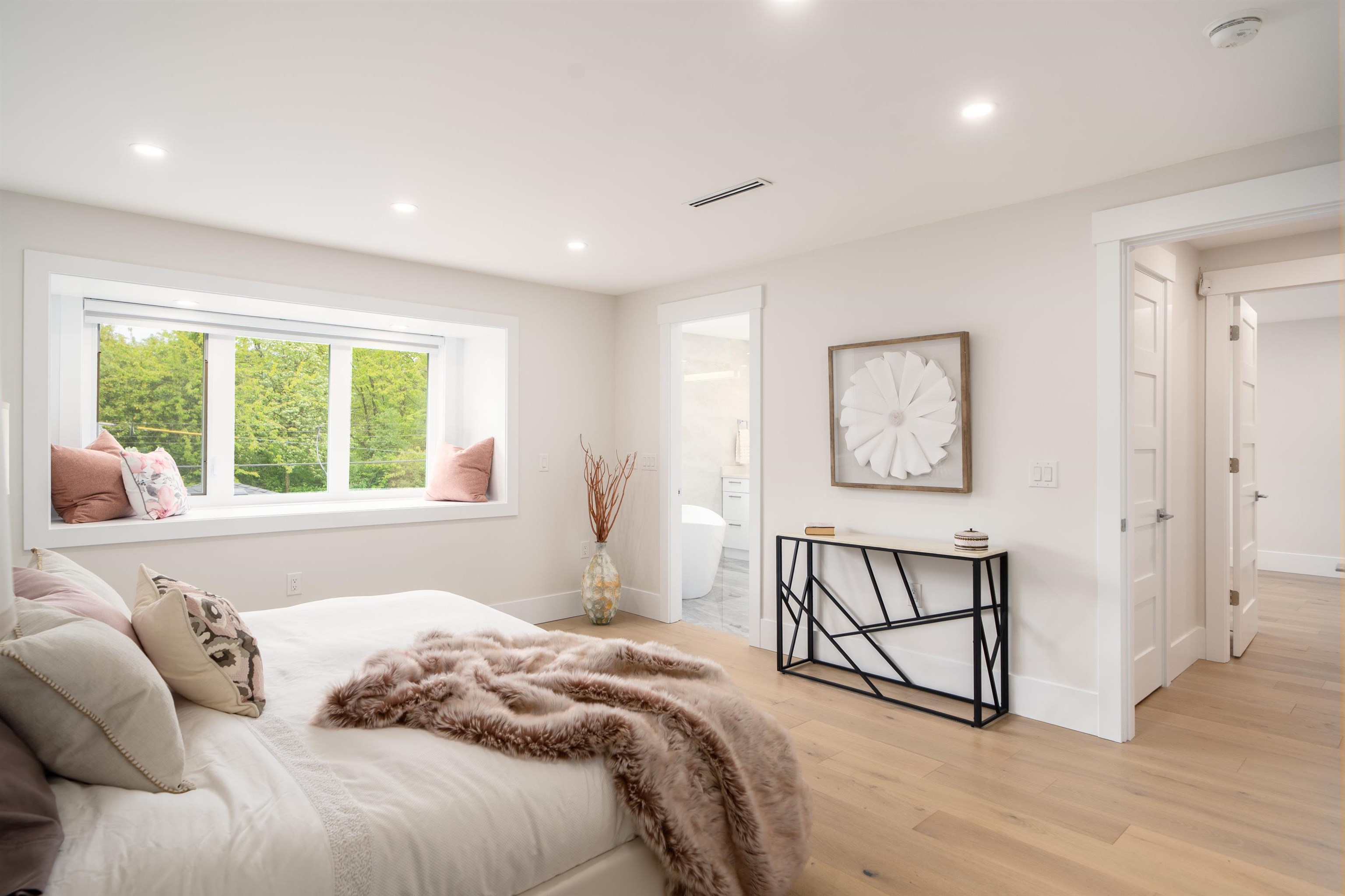 1240 LANCASTER CRESCENT
