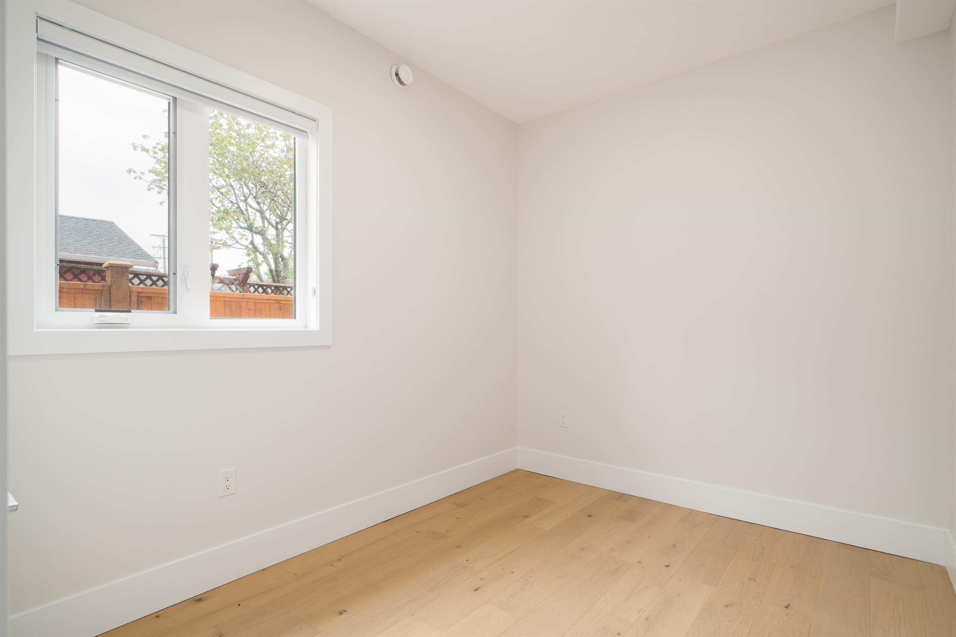1240 LANCASTER CRESCENT