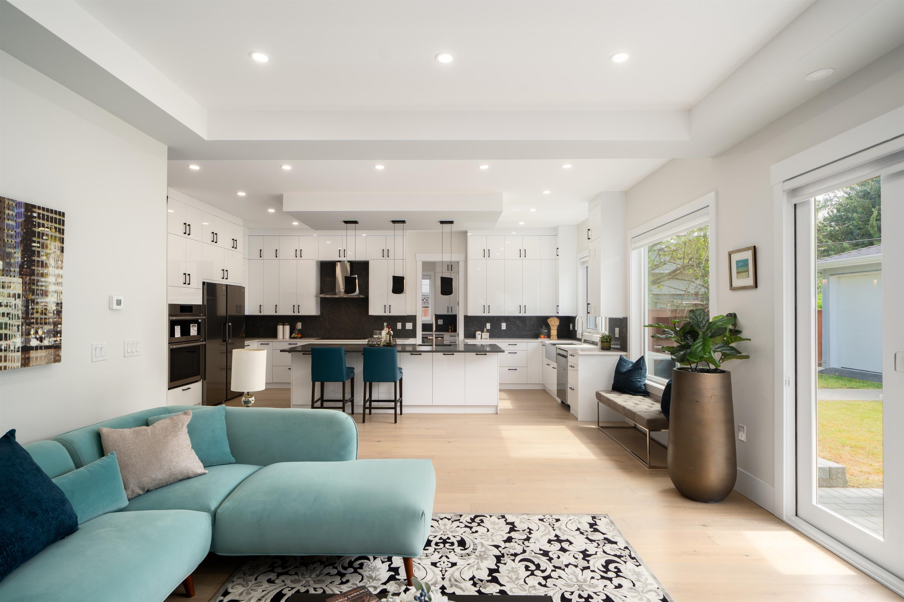 1240 LANCASTER CRESCENT