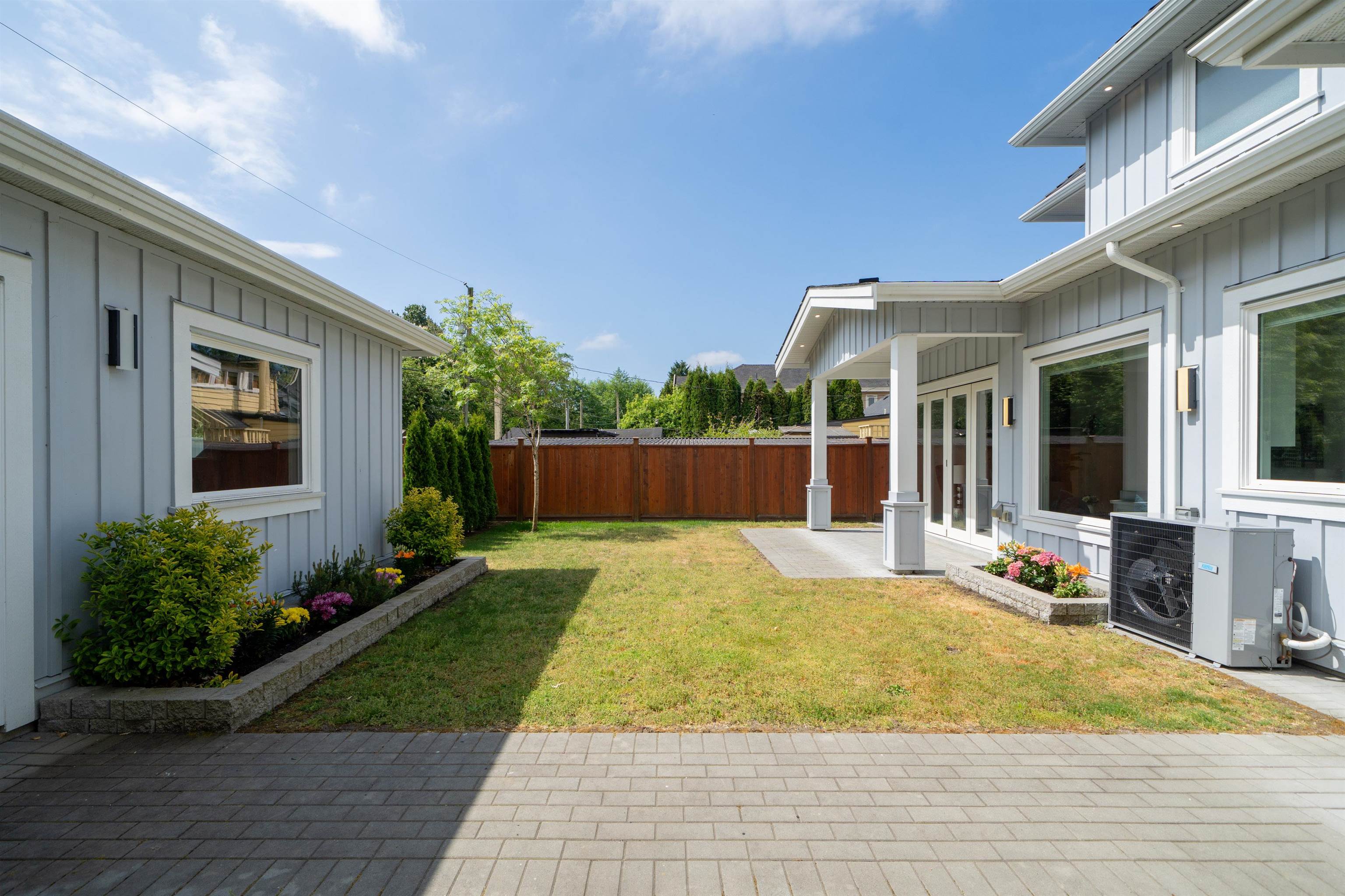 1240 LANCASTER CRESCENT