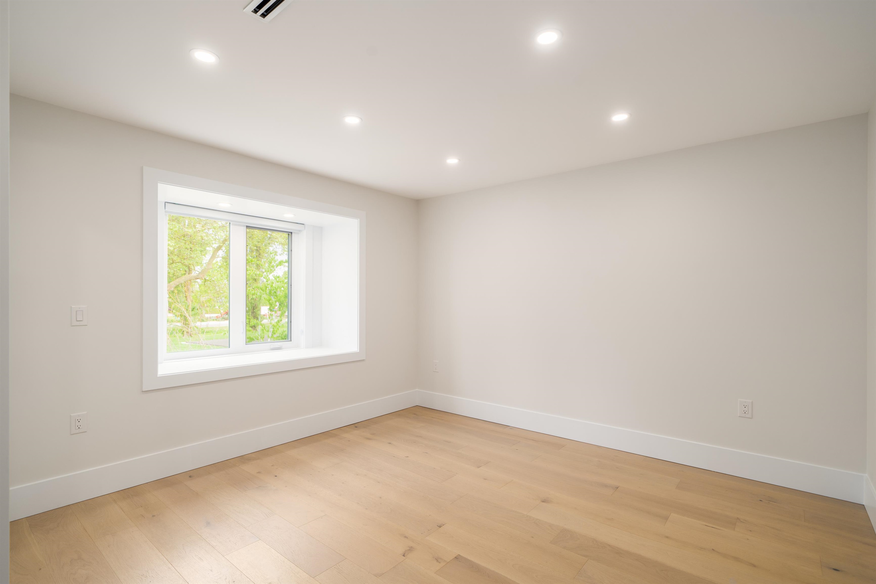 1240 LANCASTER CRESCENT