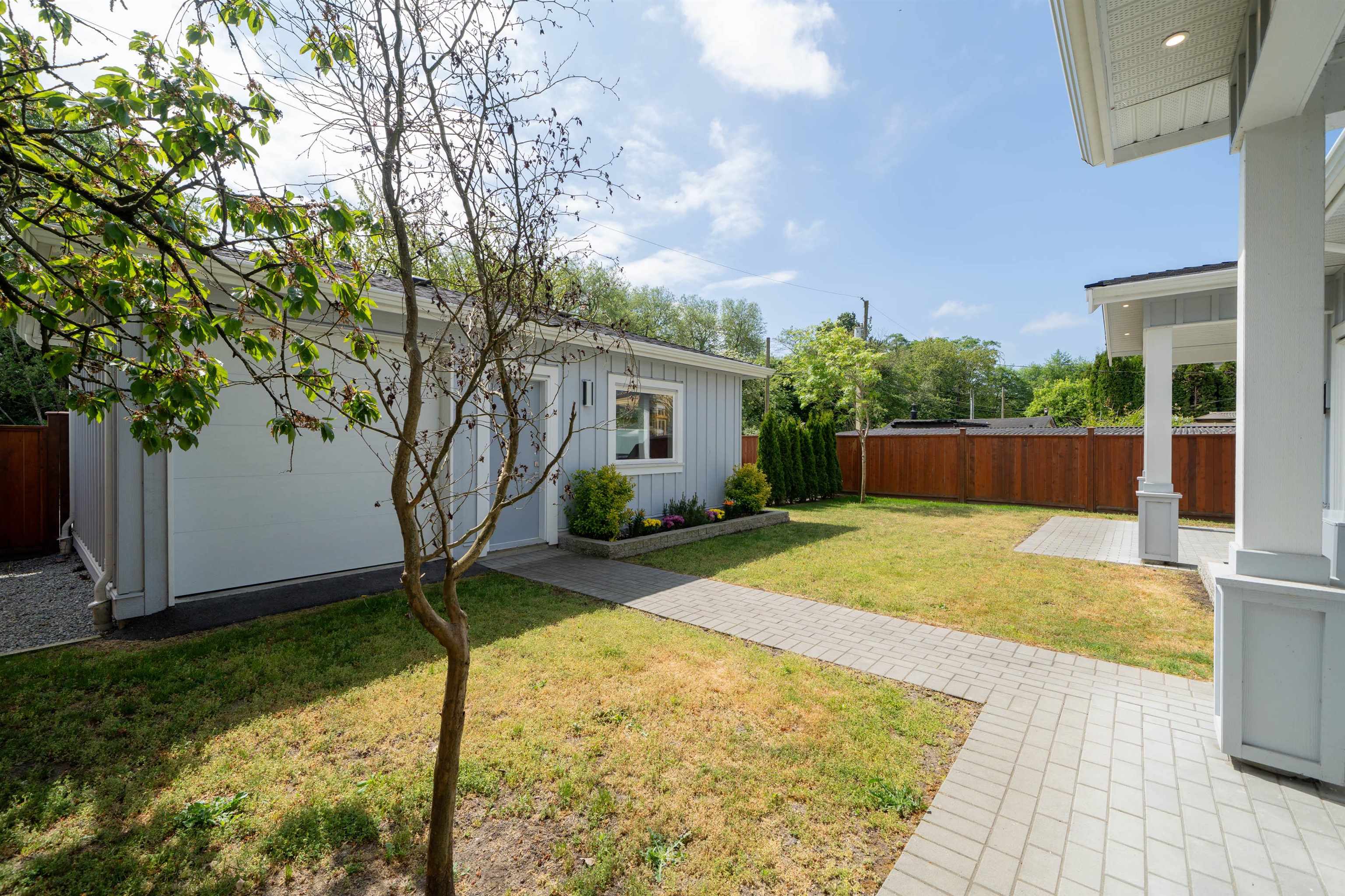 1240 LANCASTER CRESCENT
