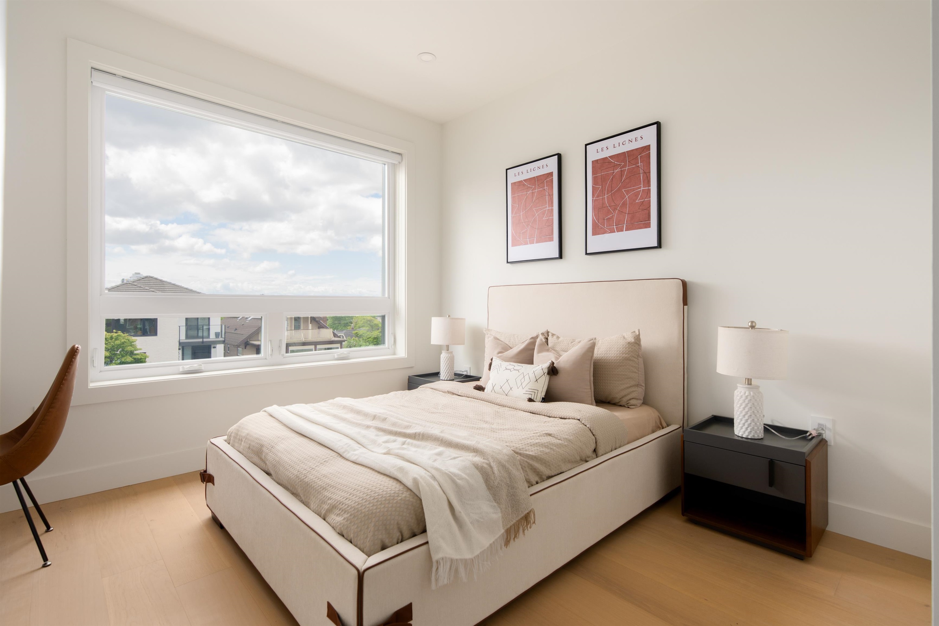 1 3645 DUNDAS STREET Unit: 1