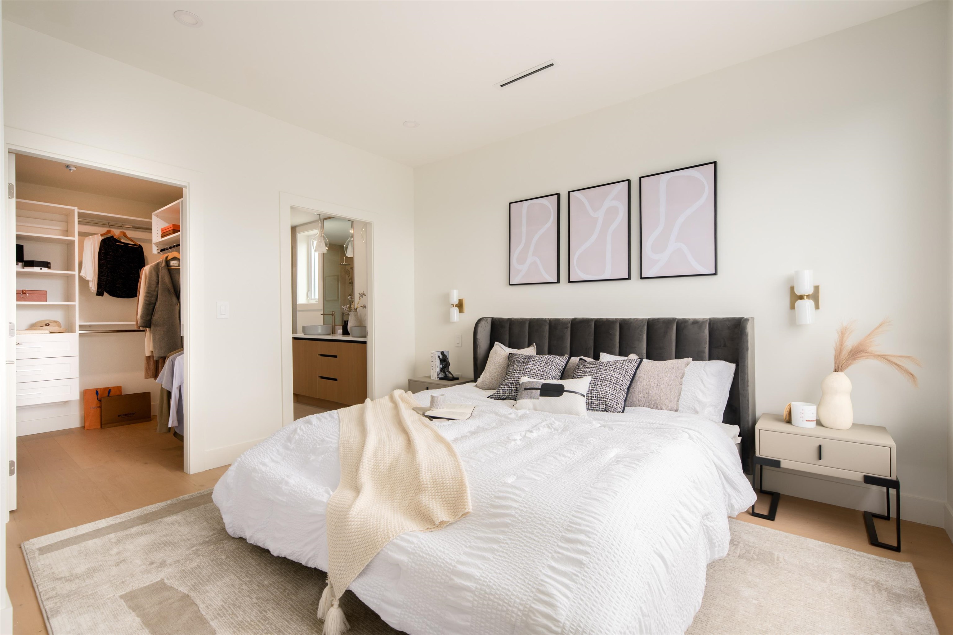 1 3645 DUNDAS STREET Unit: 1