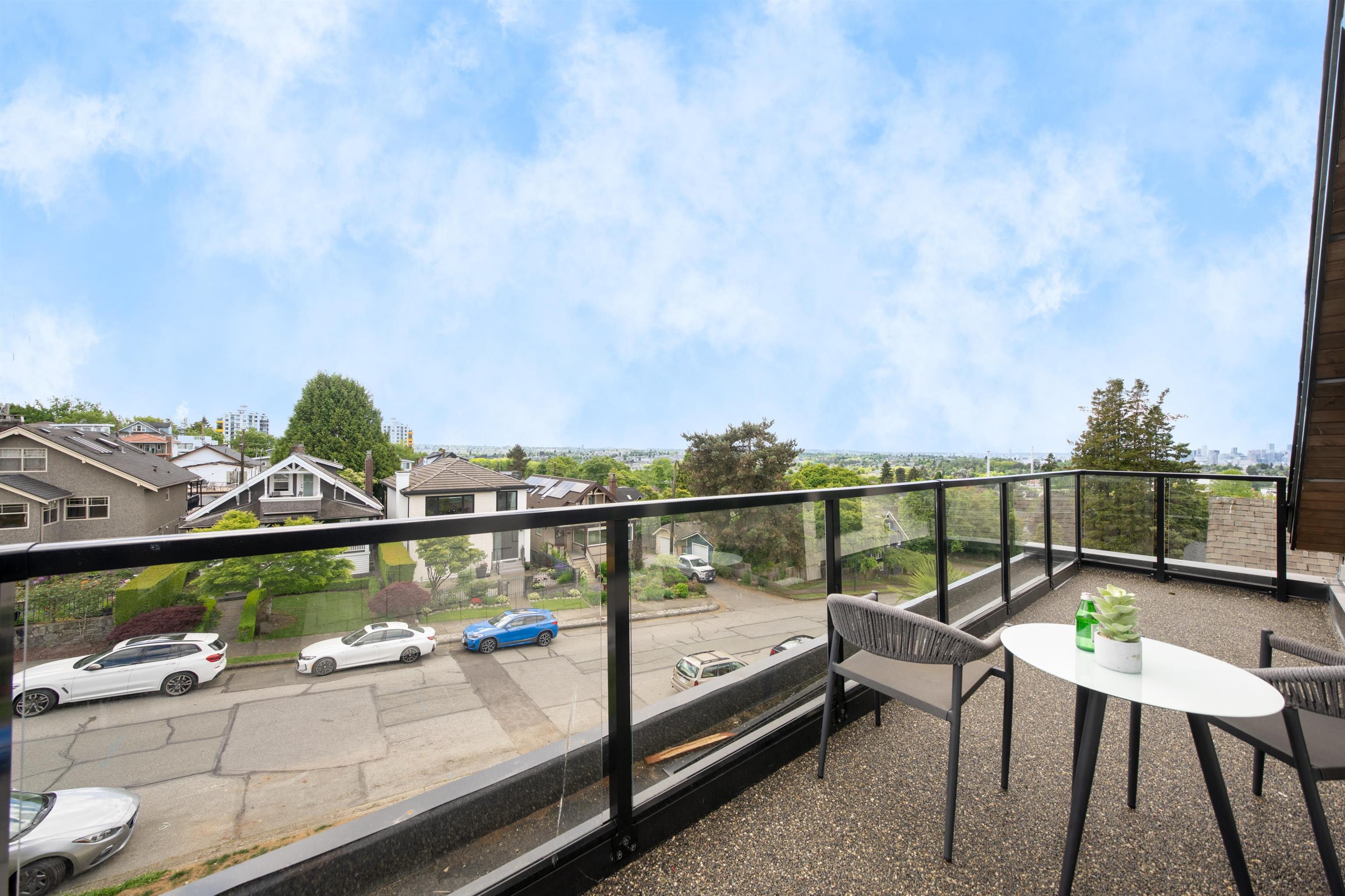 1 3645 DUNDAS STREET Unit: 1