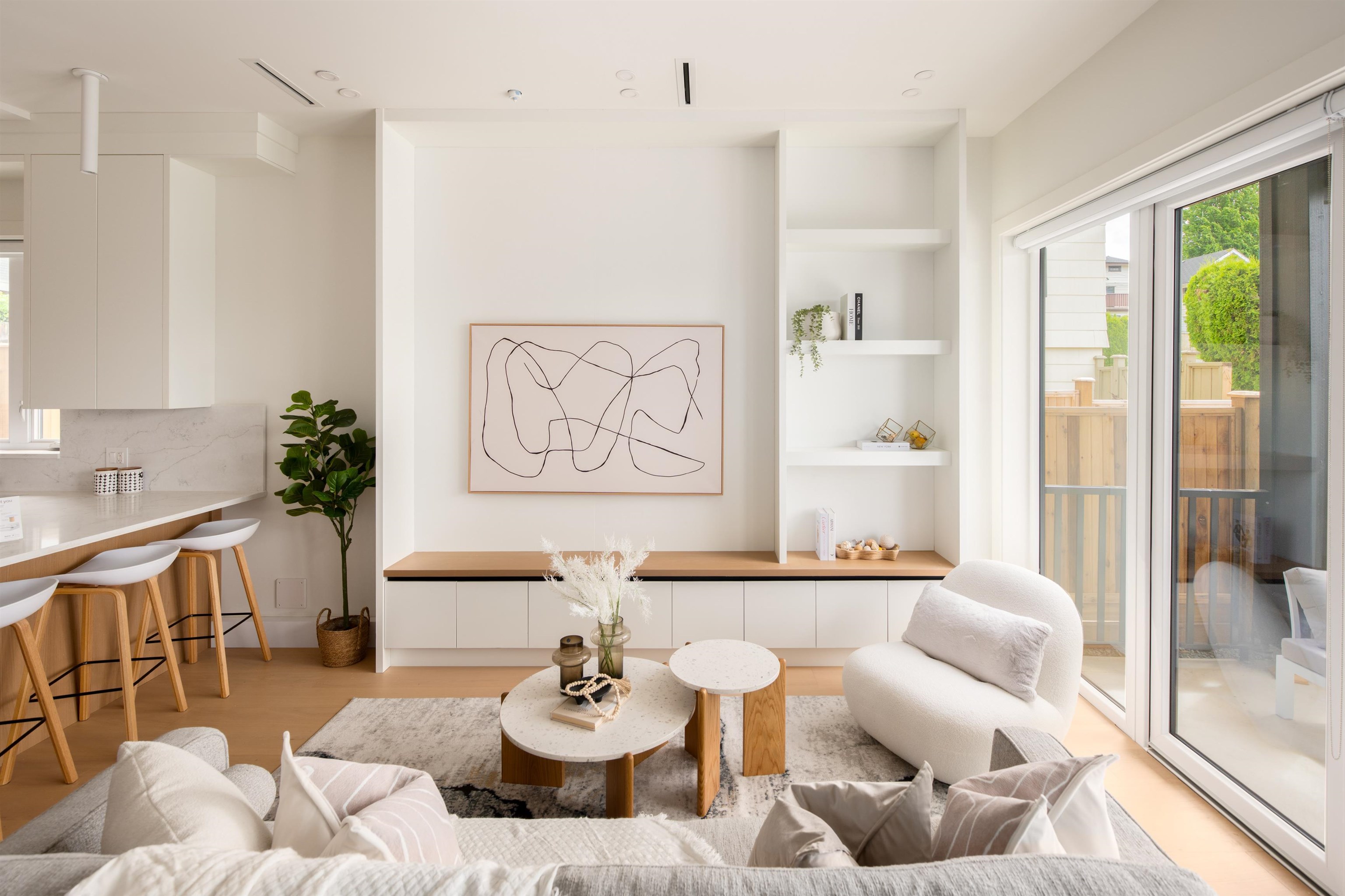1 3645 DUNDAS STREET Unit: 1