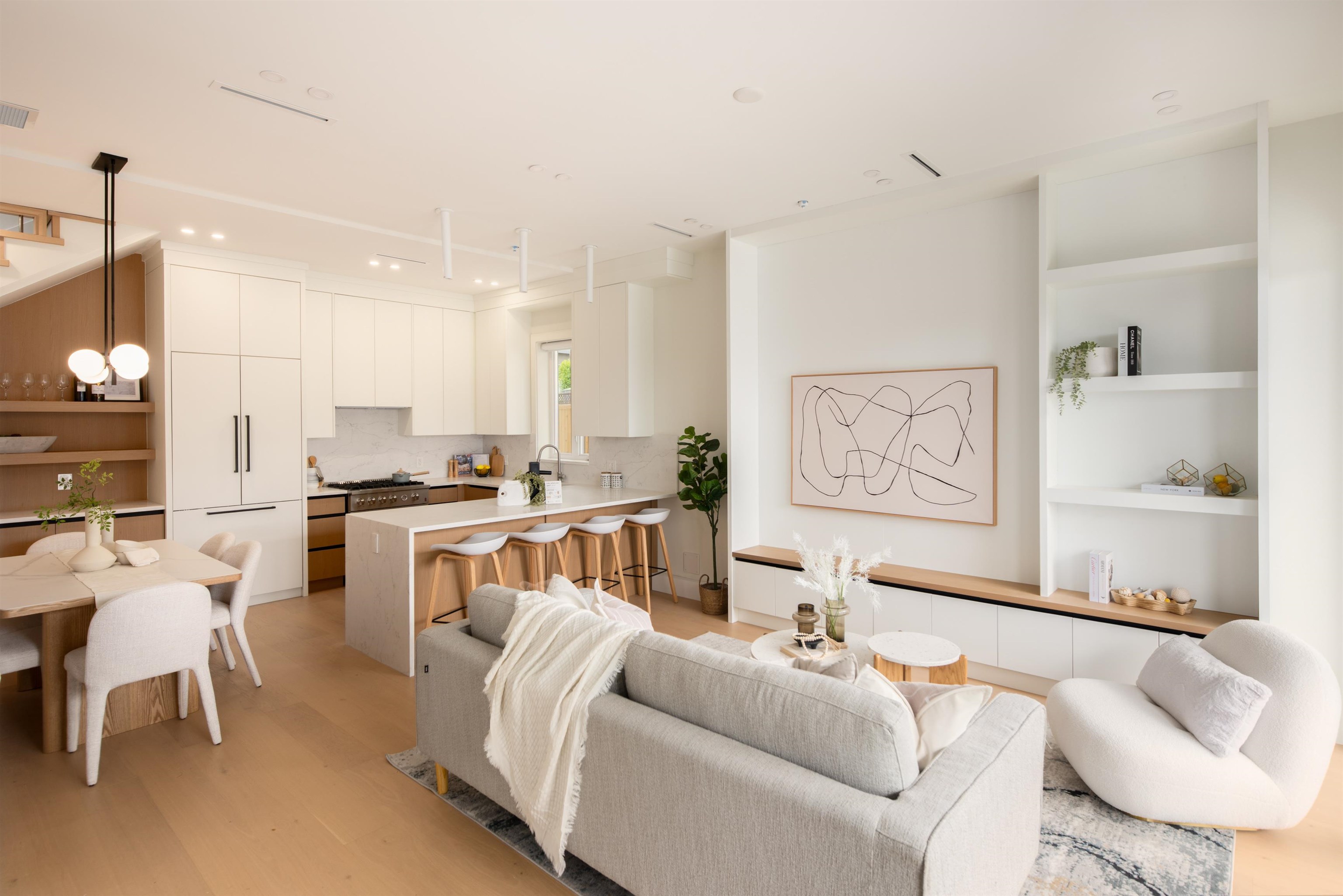 1 3645 DUNDAS STREET Unit: 1