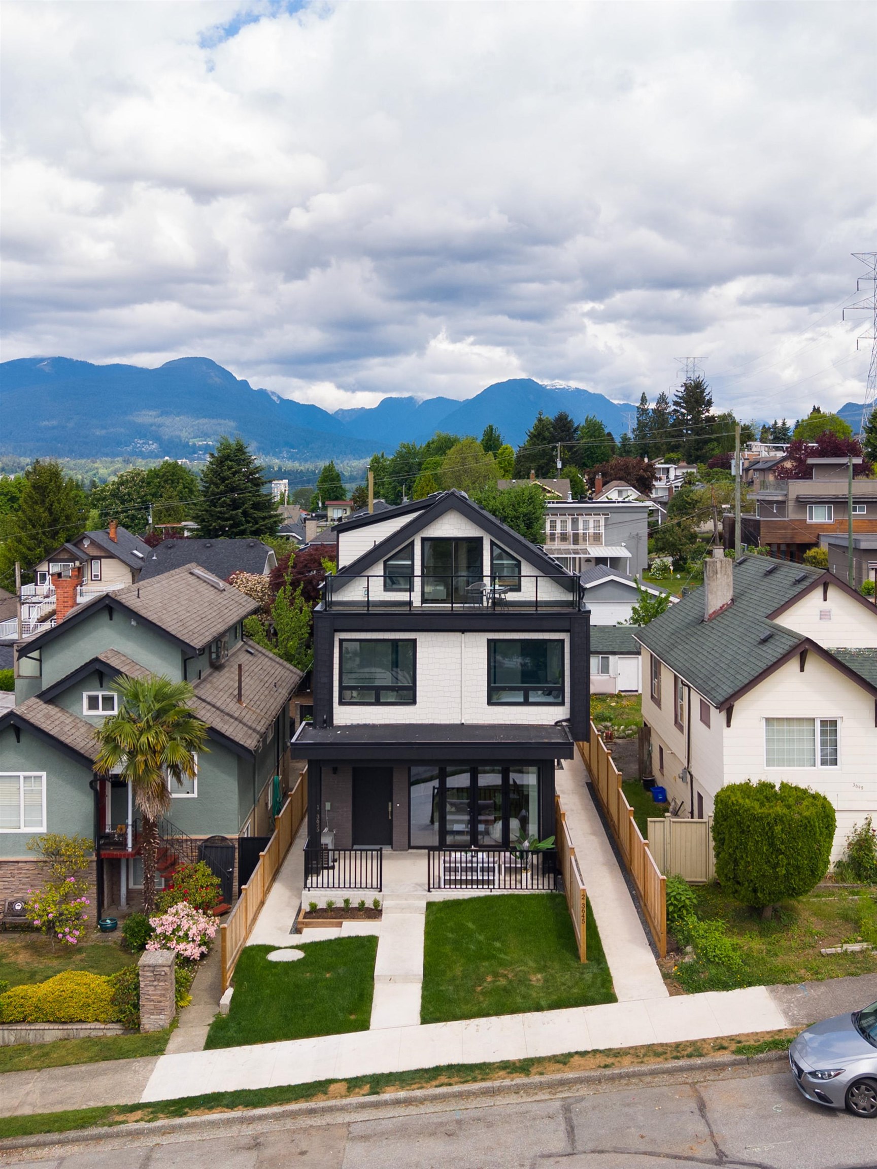 1 3645 DUNDAS STREET Unit: 1