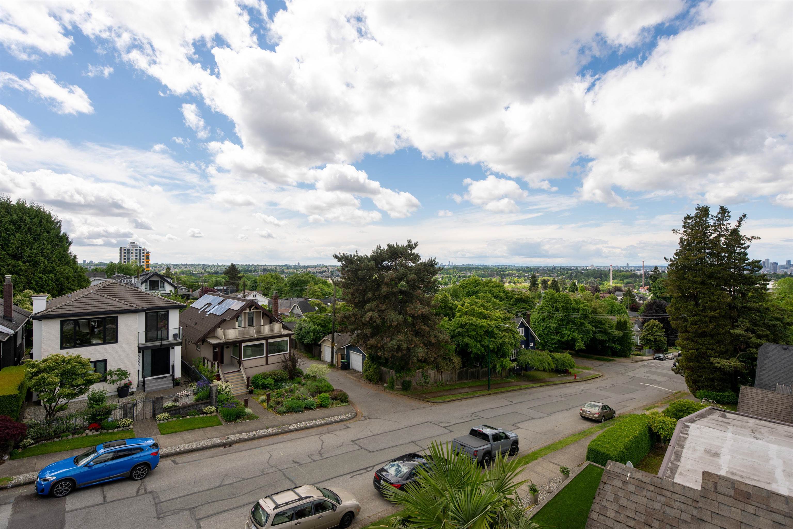 1 3645 DUNDAS STREET Unit: 1