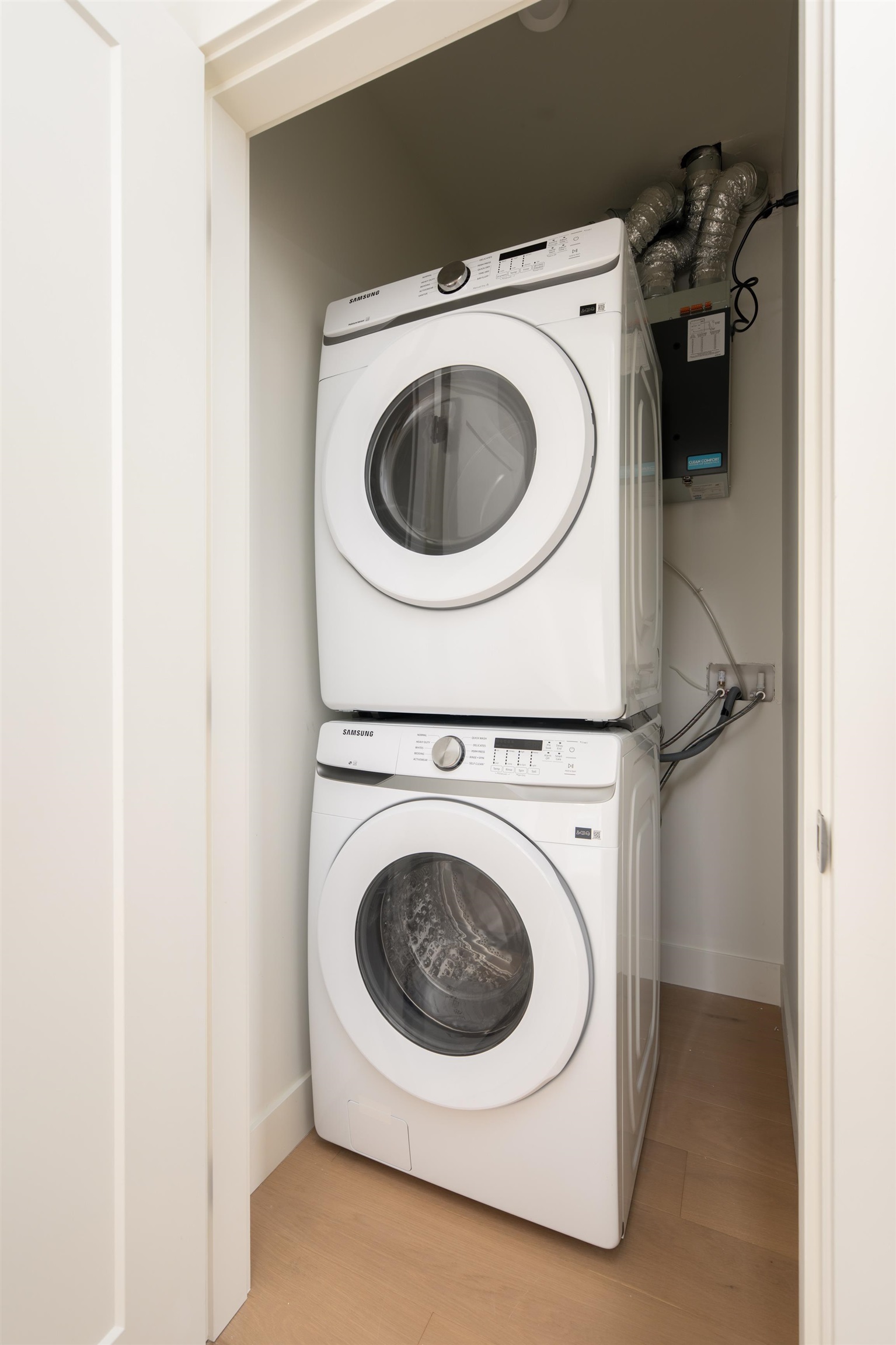 1 3645 DUNDAS STREET Unit: 1