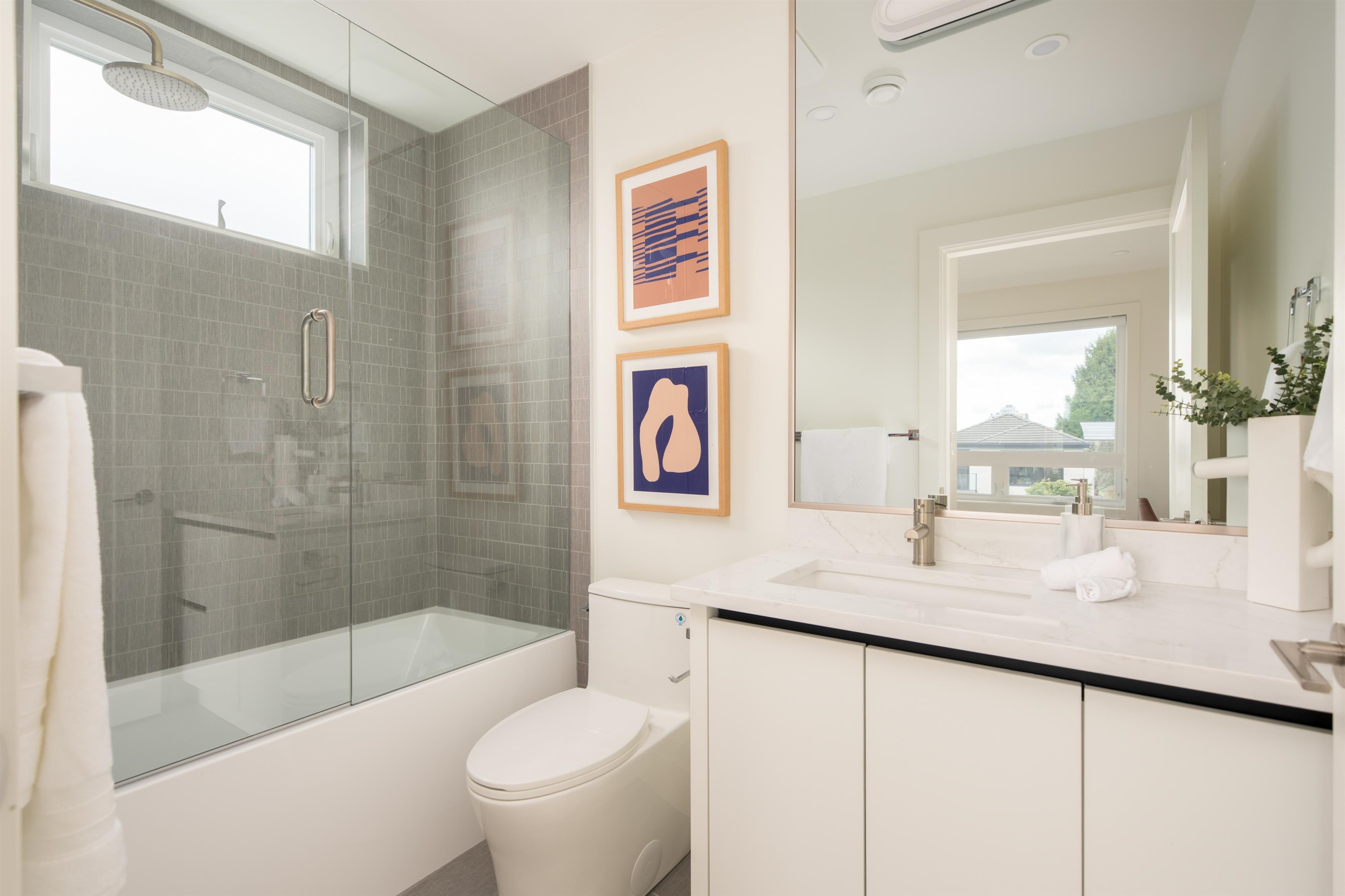 1 3645 DUNDAS STREET Unit: 1