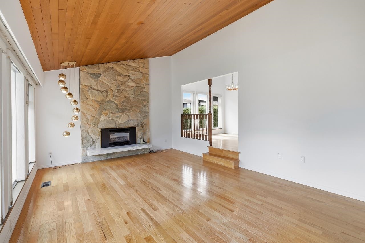 7605 LAWRENCE DRIVE