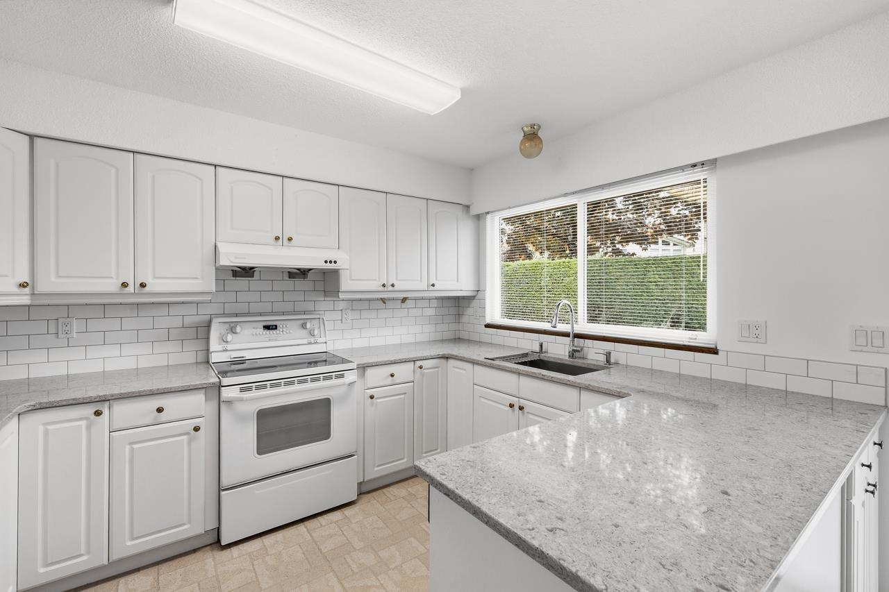 7605 LAWRENCE DRIVE