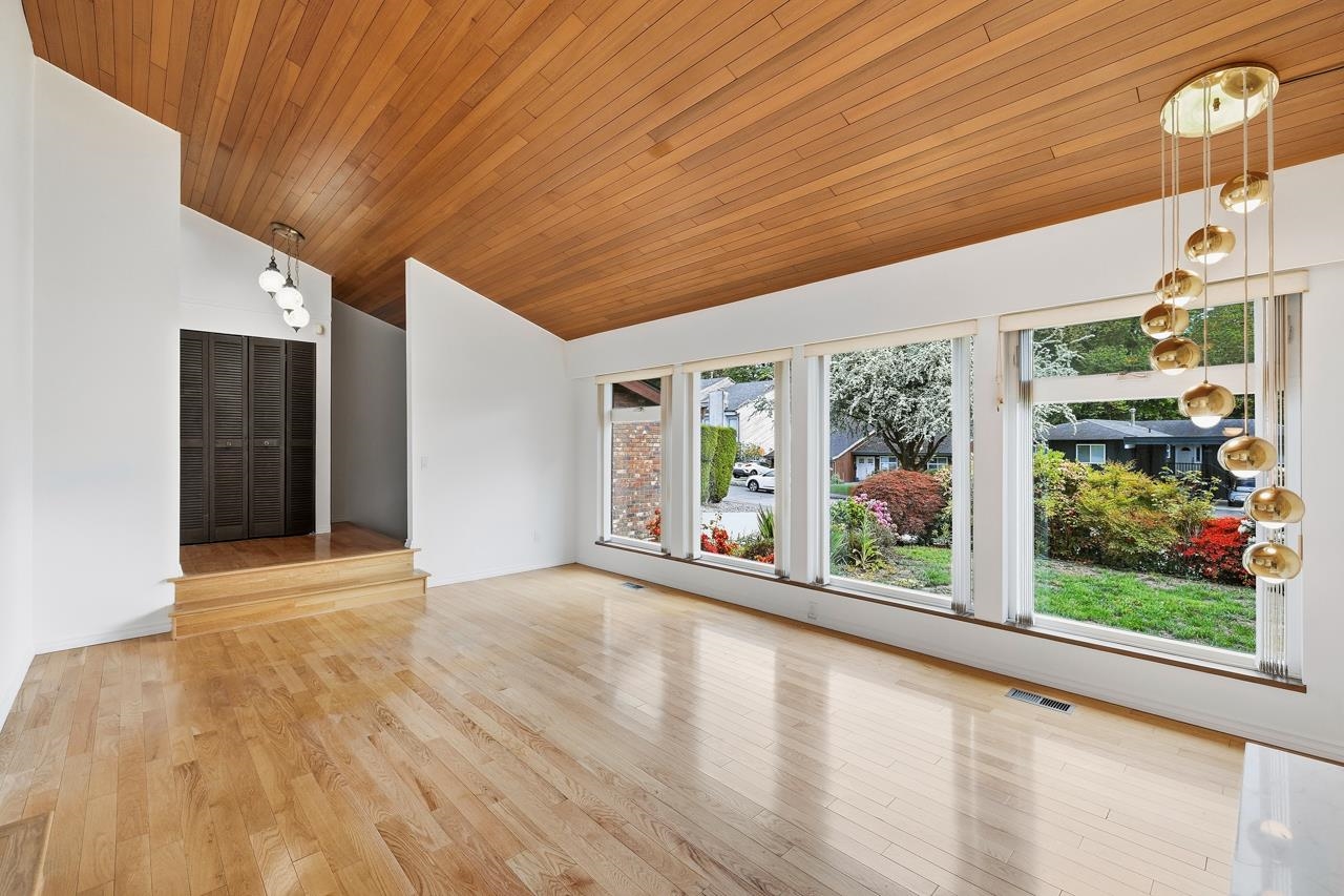 7605 LAWRENCE DRIVE