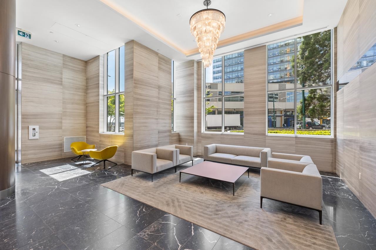 807 455 SW MARINE DRIVE Unit: 807