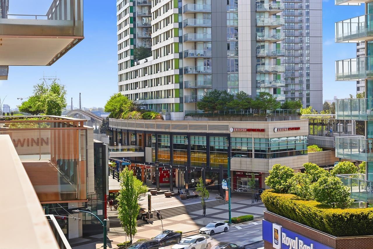 807 455 SW MARINE DRIVE Unit: 807