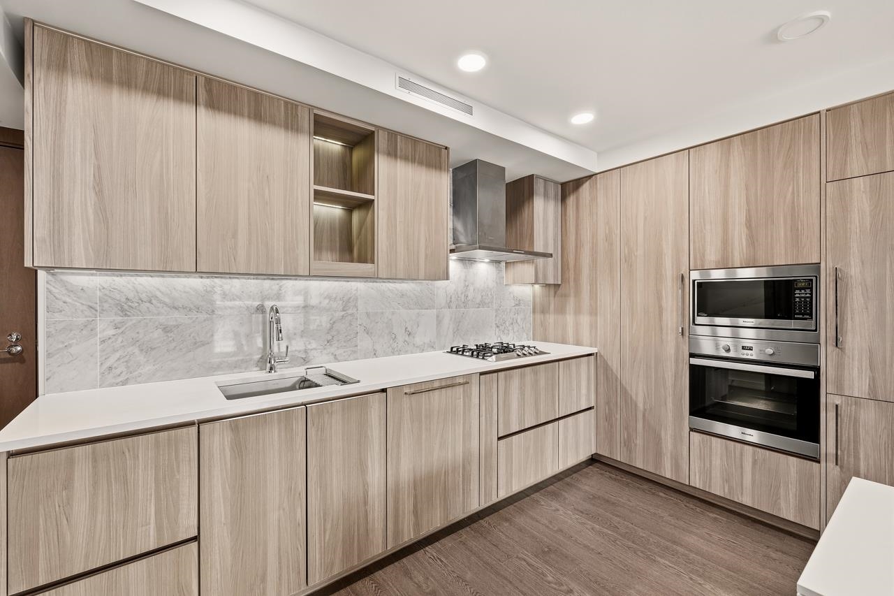 807 455 SW MARINE DRIVE Unit: 807