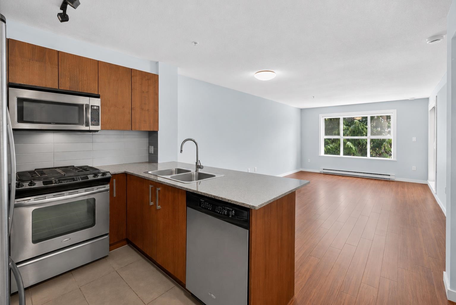 312 5889 IRMIN STREET Unit: 312