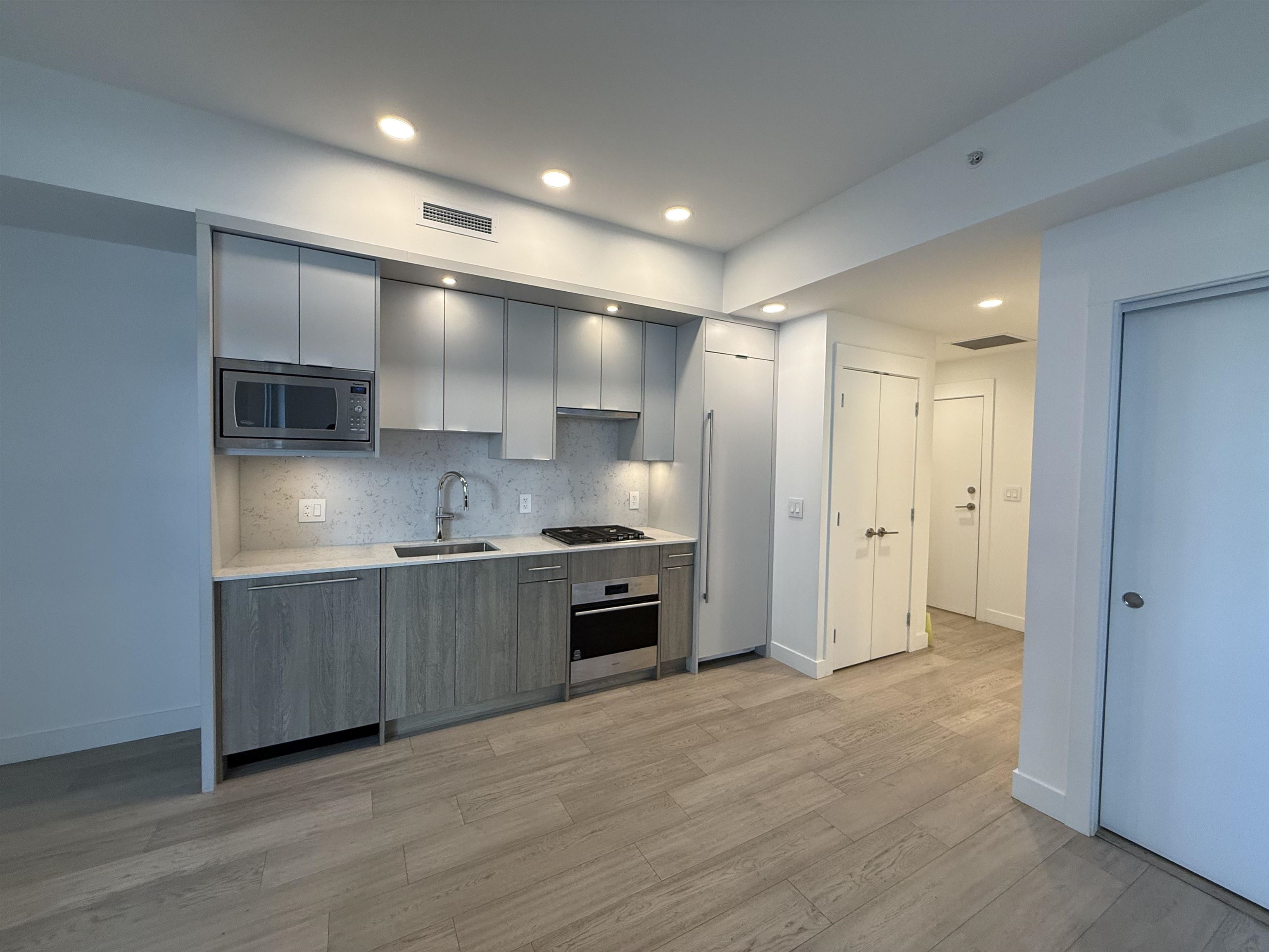 104 7638 CAMBIE STREET Unit: 104