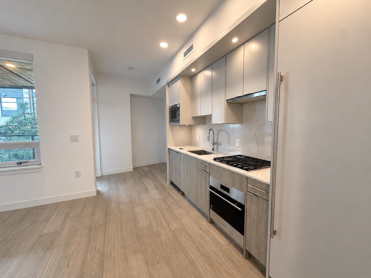 104 7638 CAMBIE STREET Unit: 104