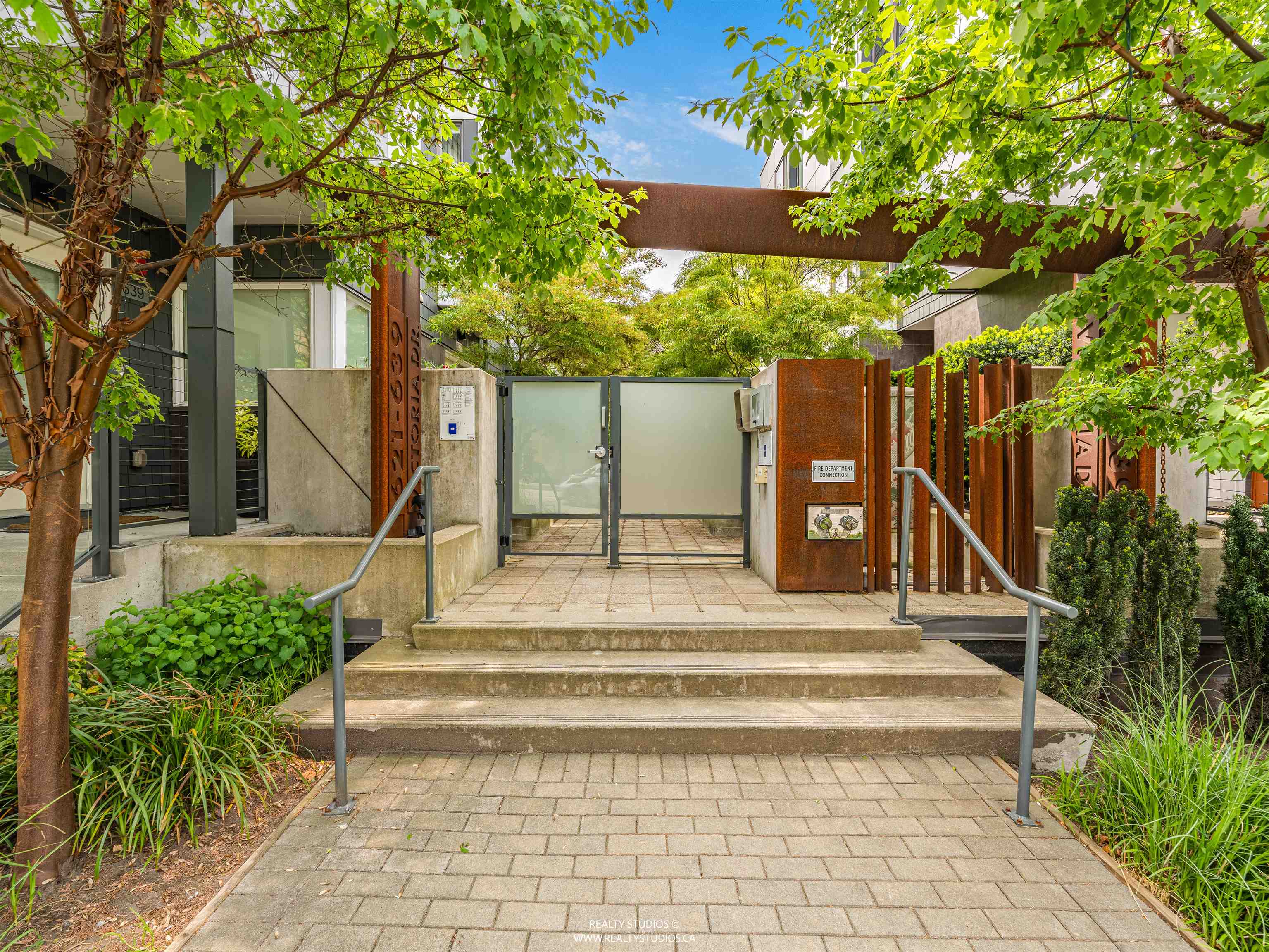 627 VICTORIA DRIVE