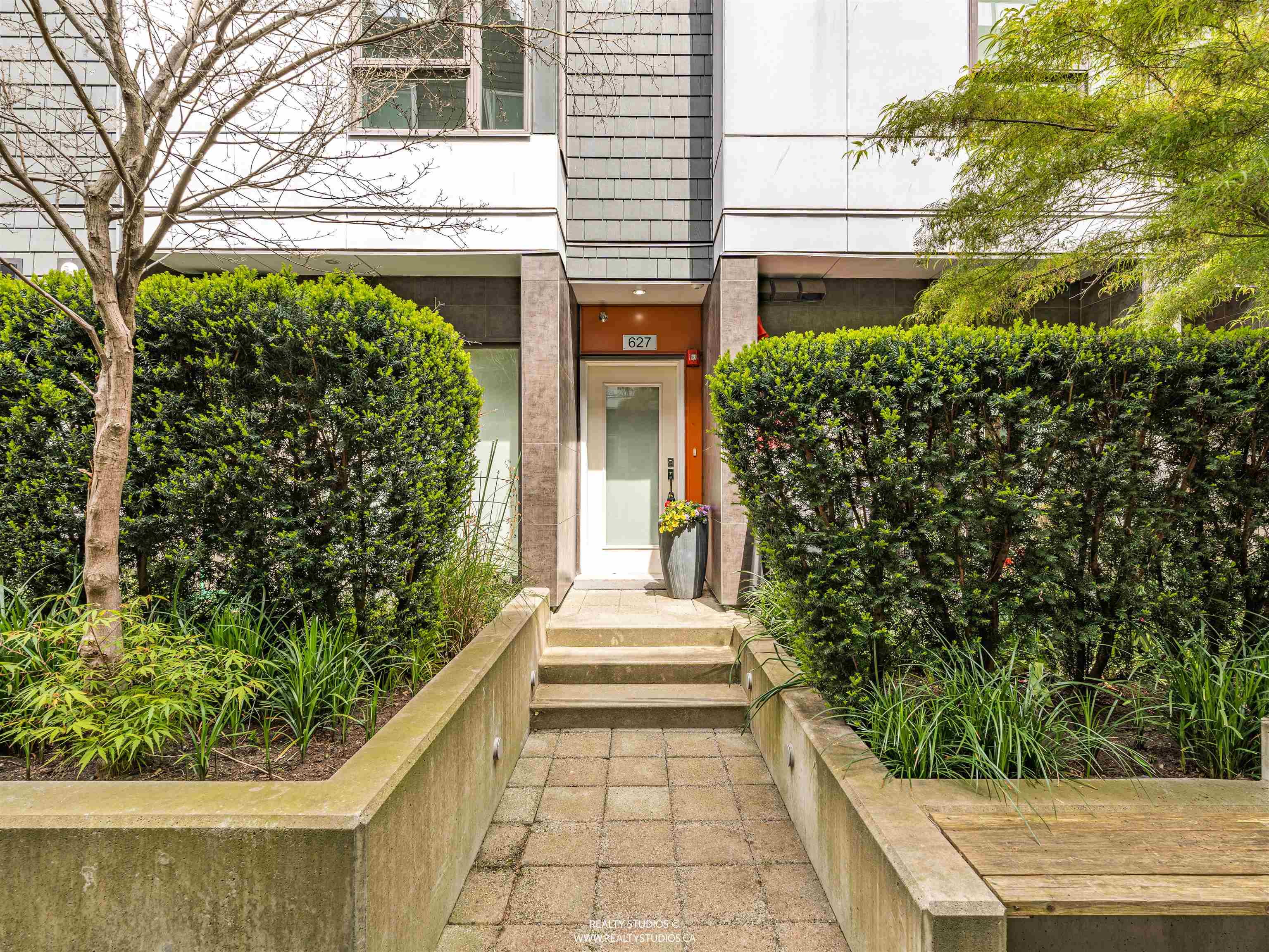 627 VICTORIA DRIVE