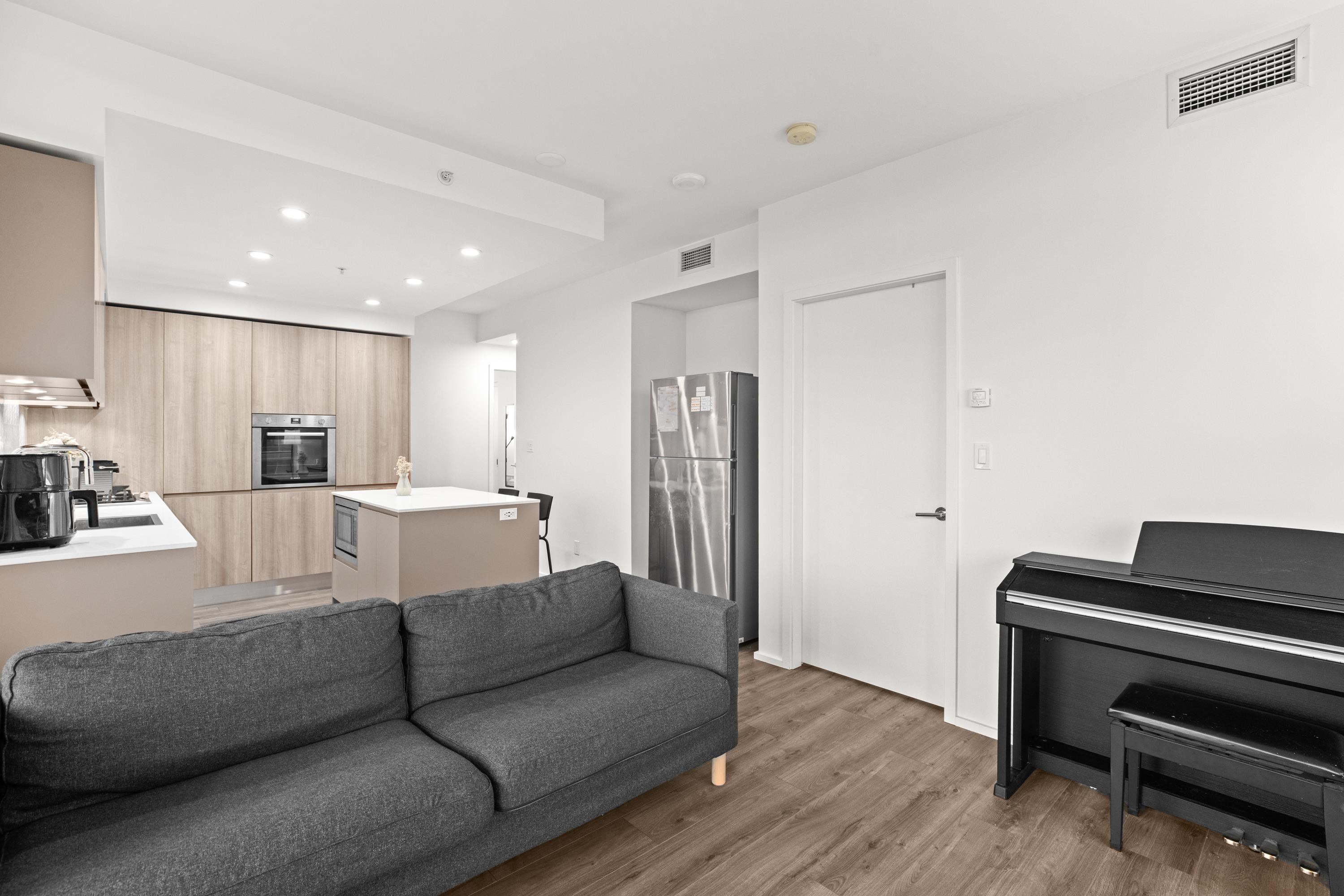 905 3833 EVERGREEN PLACE Unit: 905