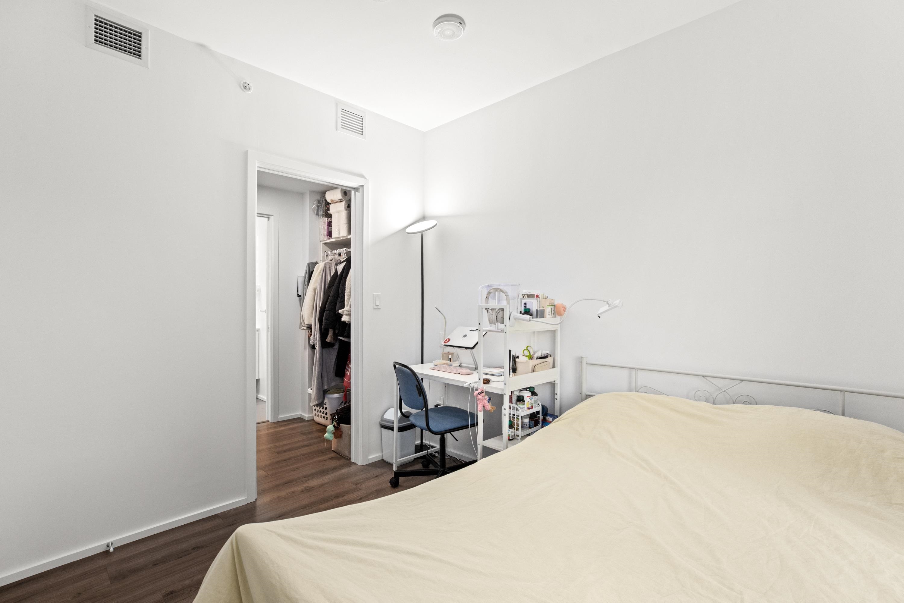 905 3833 EVERGREEN PLACE Unit: 905