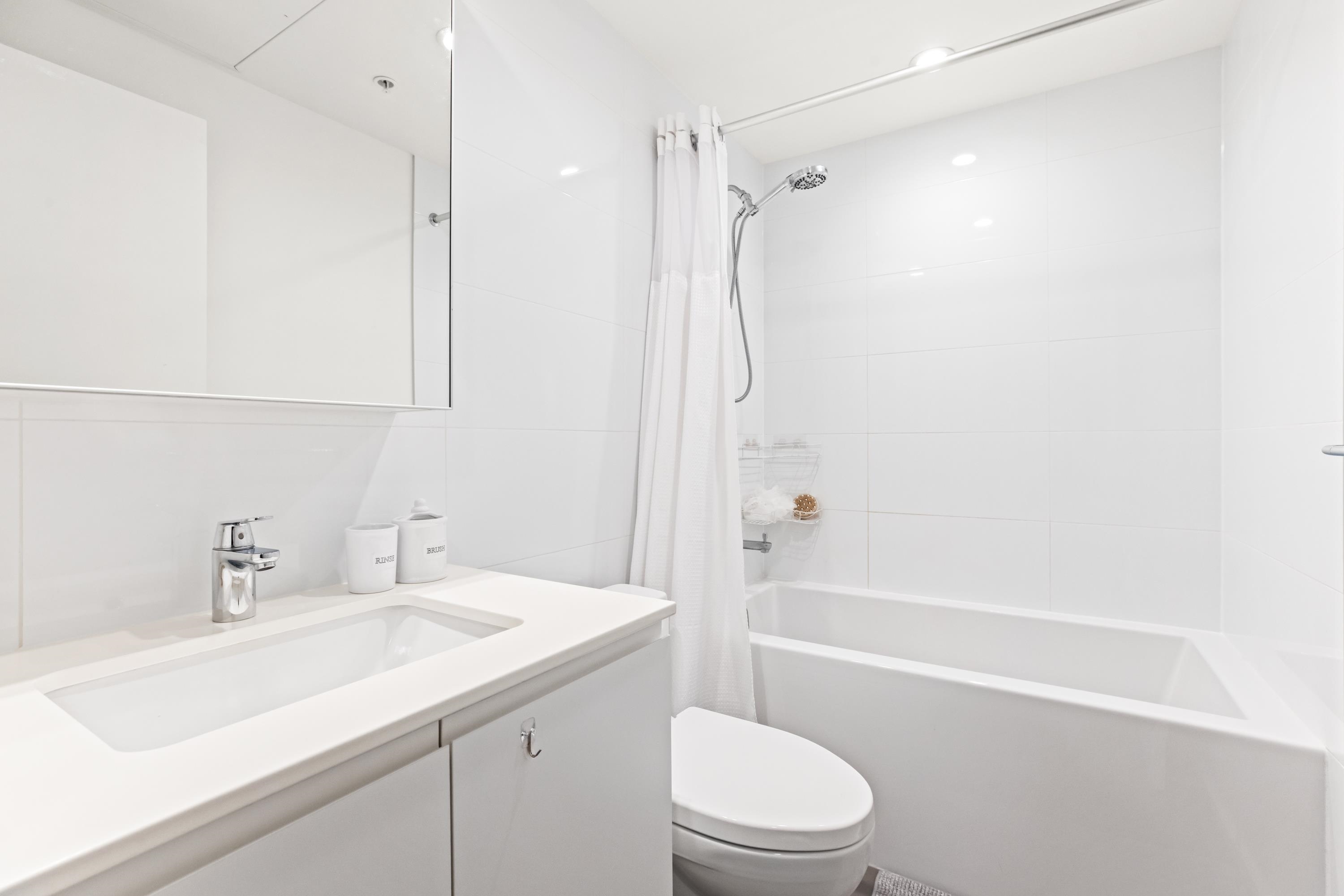 905 3833 EVERGREEN PLACE Unit: 905