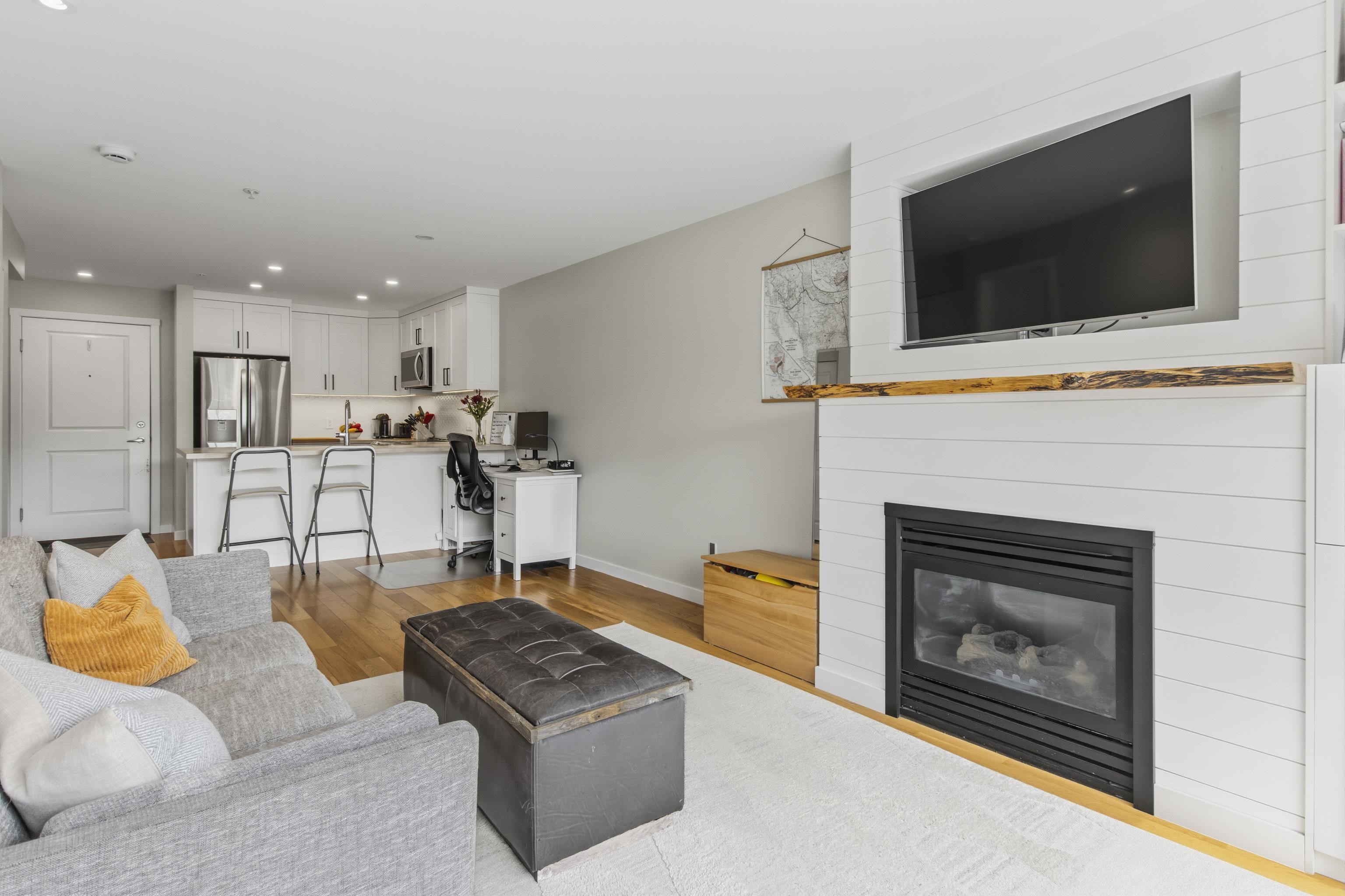 203 38003 SECOND AVENUE Unit: 203