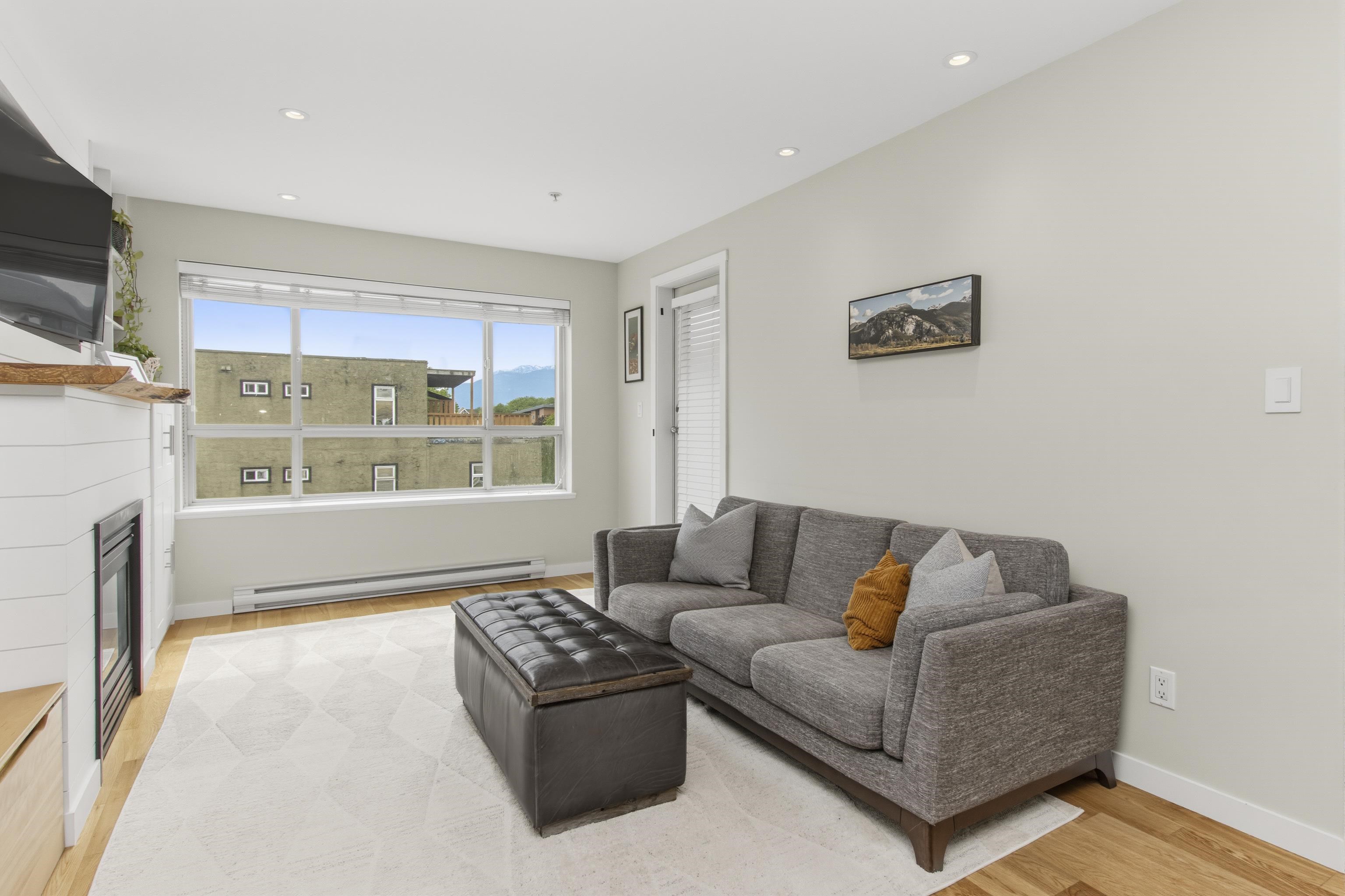 203 38003 SECOND AVENUE Unit: 203