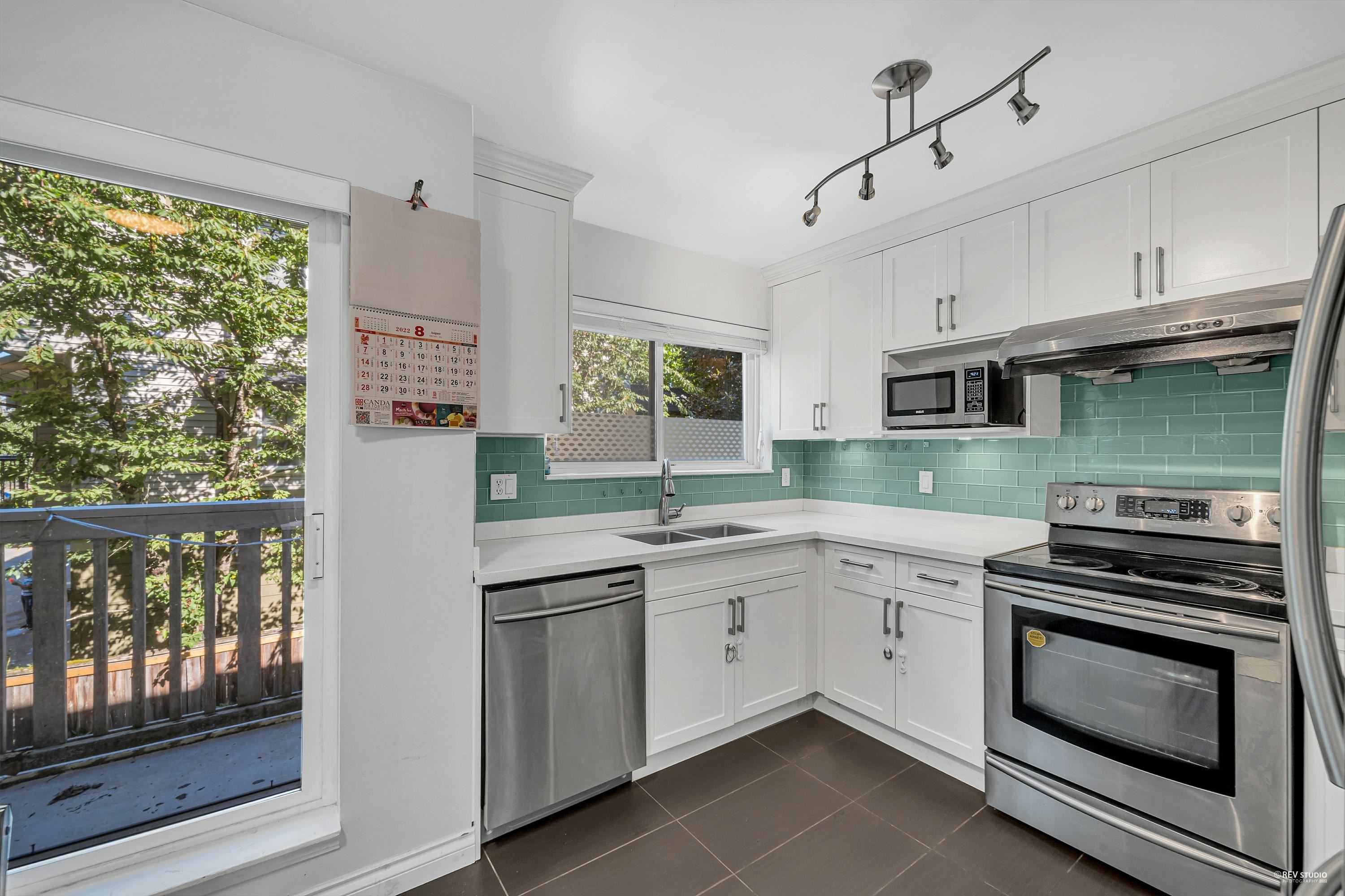 79 7831 GARDEN CITY ROAD Unit: 79