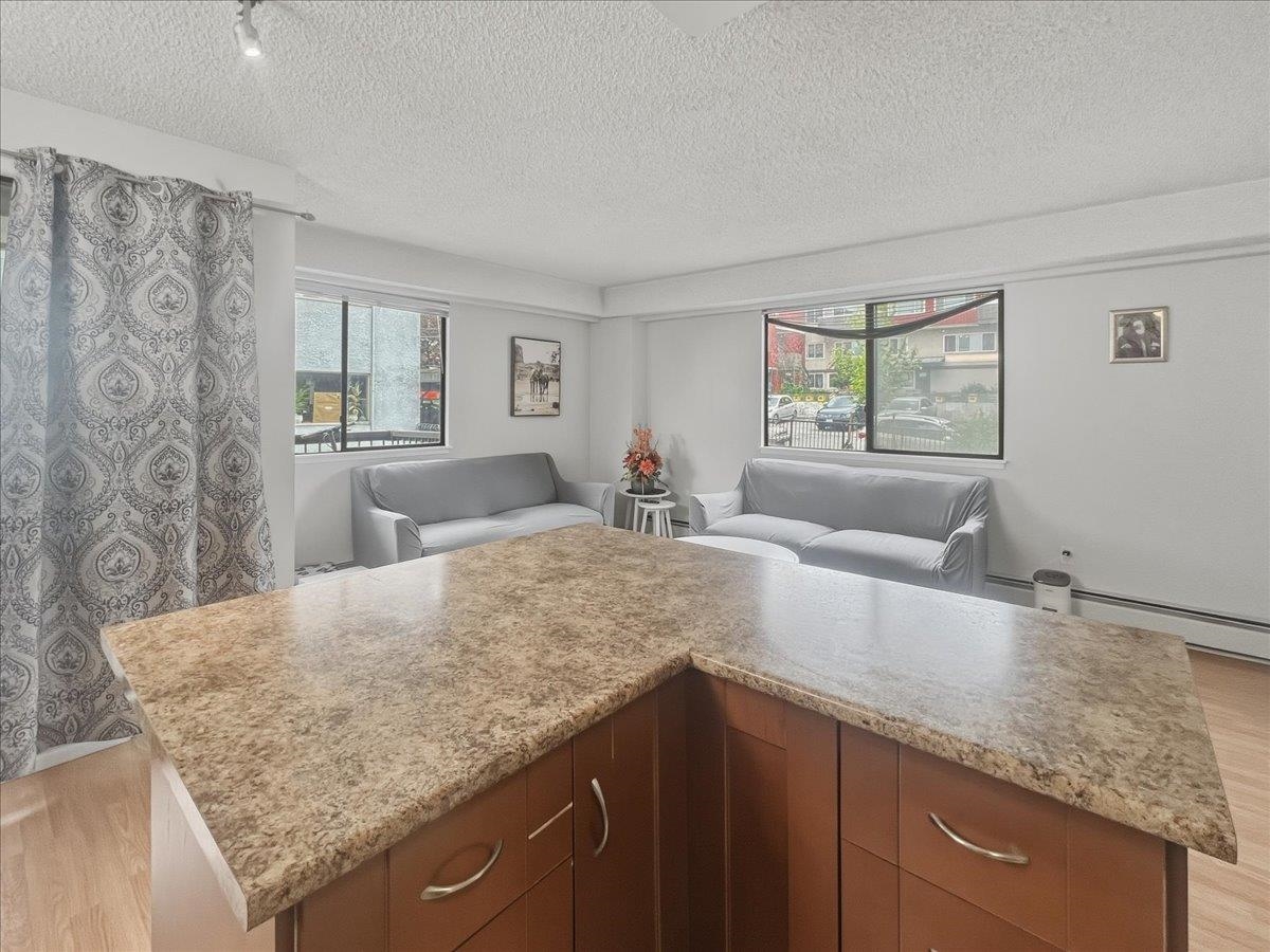 305 47 AGNES STREET Unit: 305