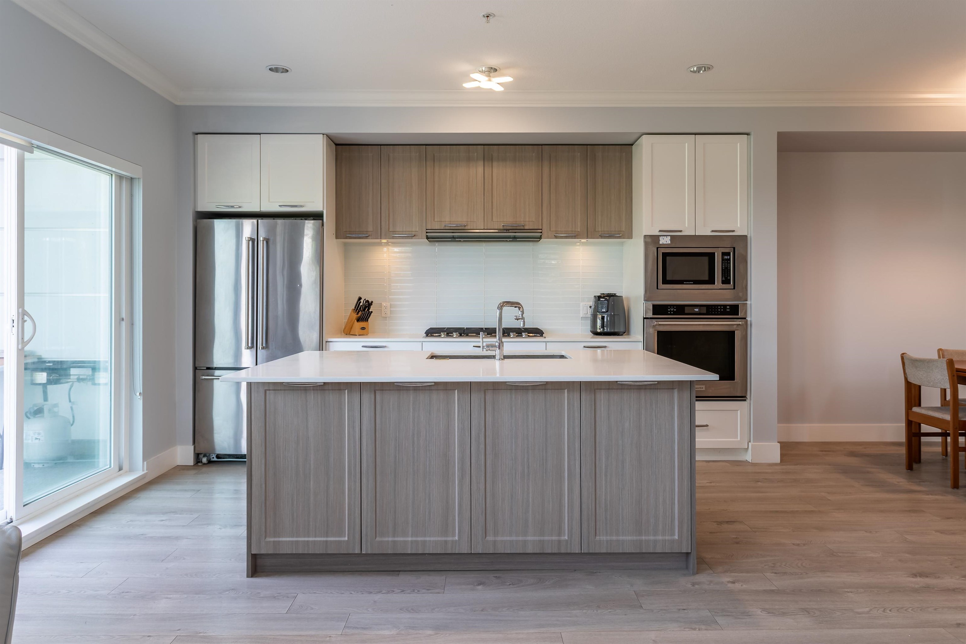 1 2978 159 STREET Unit: 1